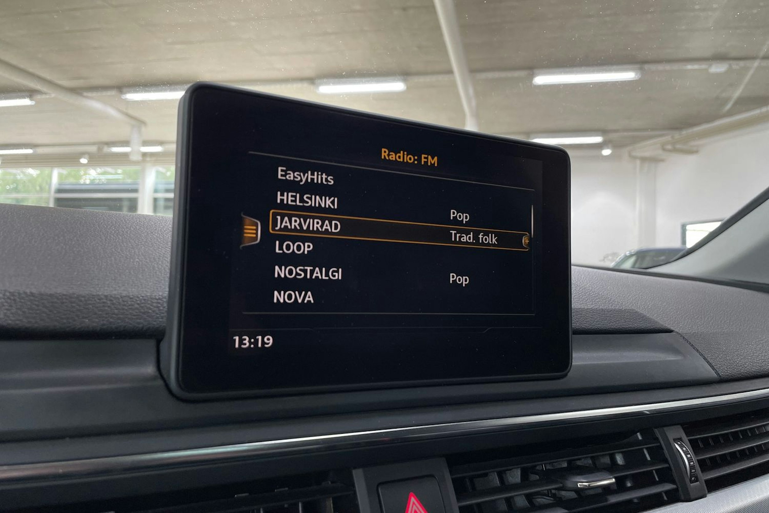 Valkoinen Audi A4 2016 kuva 27.