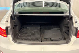 valkoinen Audi A4 2016 kuva 17.