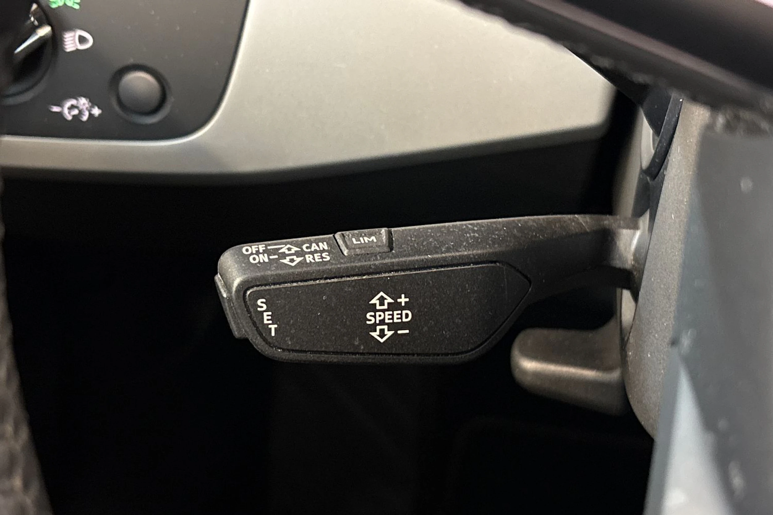 valkoinen Audi A4 2016 kuva 25.