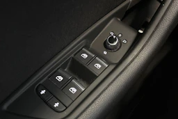 valkoinen Audi A4 2016 kuva 30.