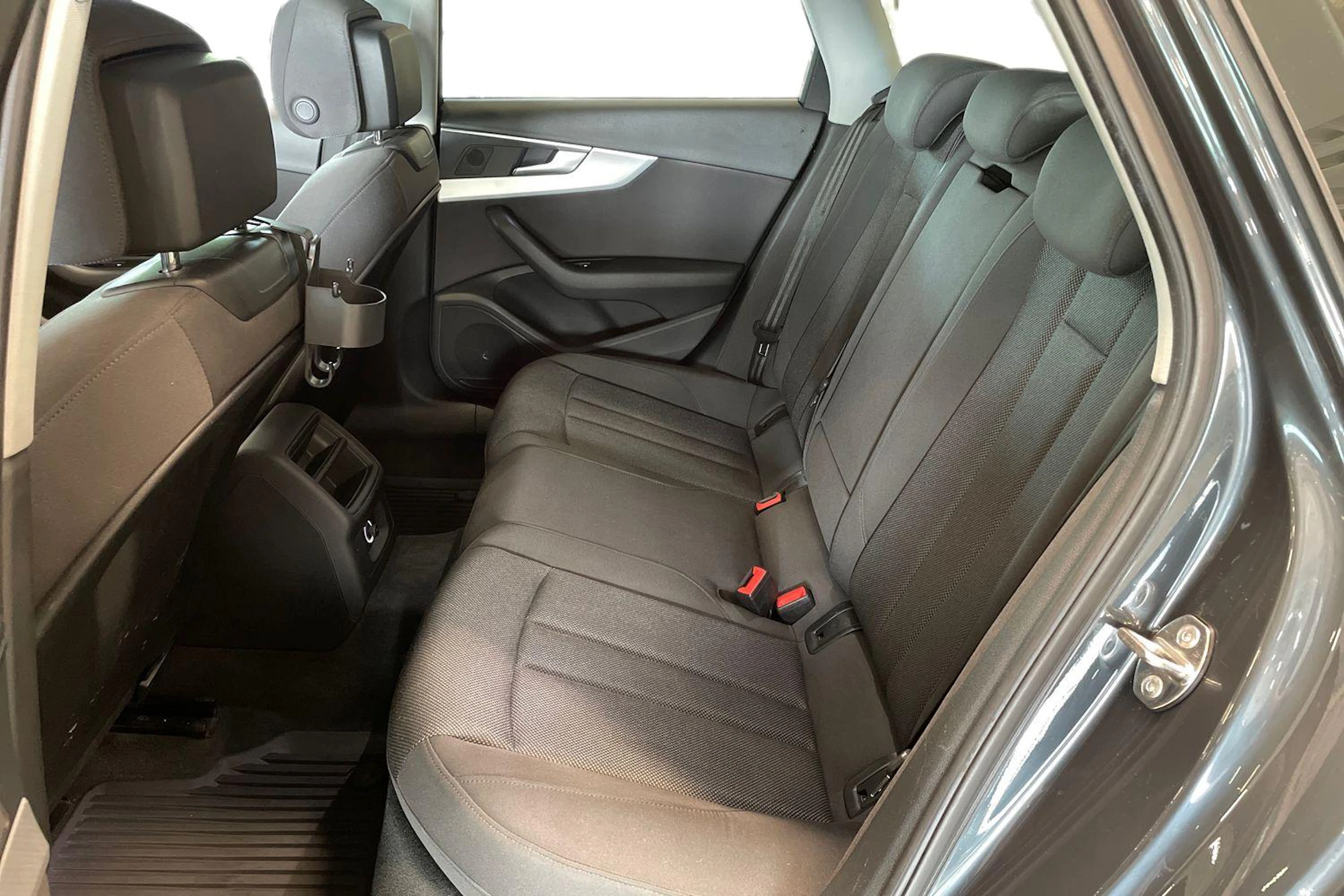 harmaa Audi A4 2016 kuva 8.