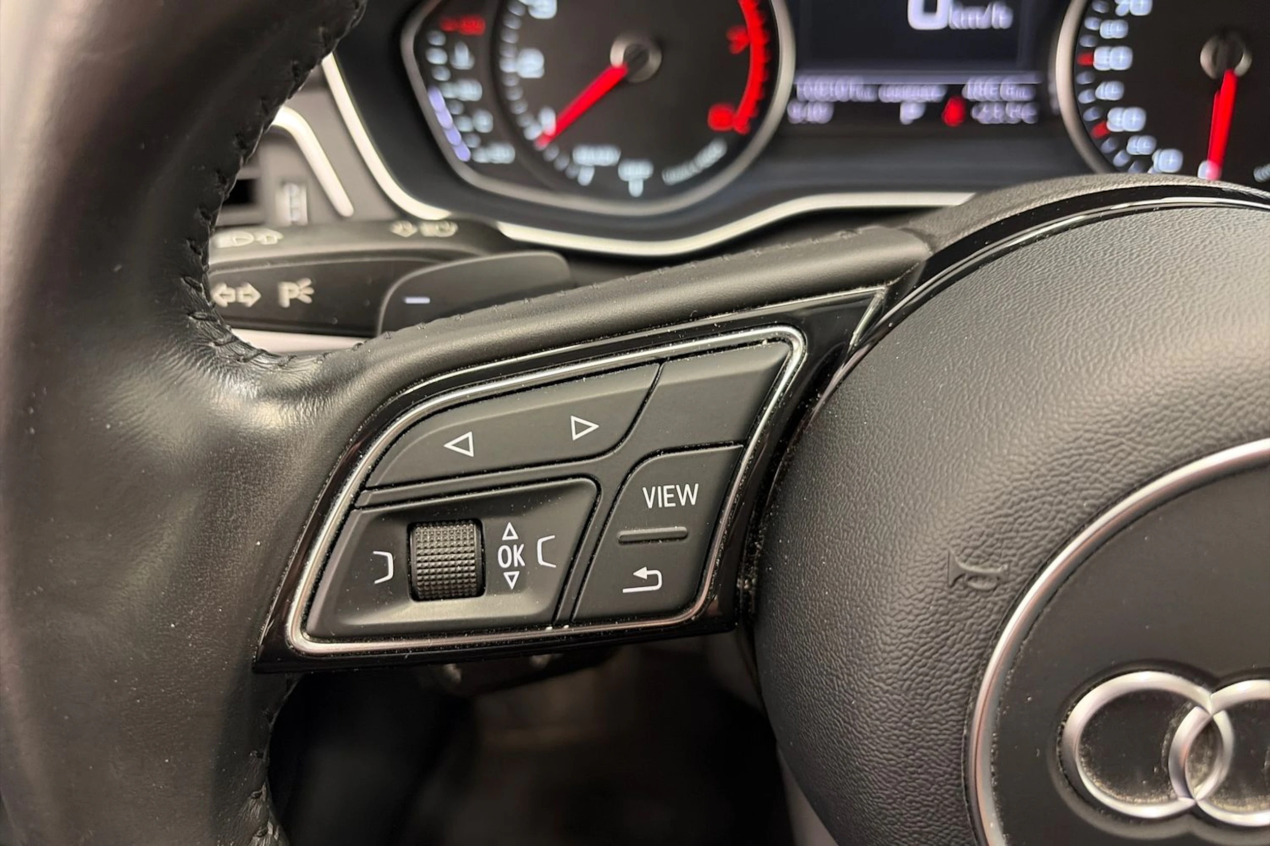 Harmaa Audi A4 2016 kuva 14.