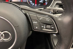 Harmaa Audi A4 2016 kuva 15.