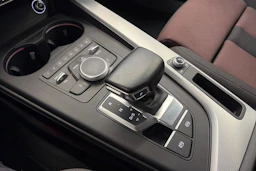Harmaa Audi A4 2016 kuva 22.