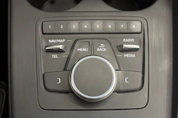 Harmaa Audi A4 2016 kuva 23.