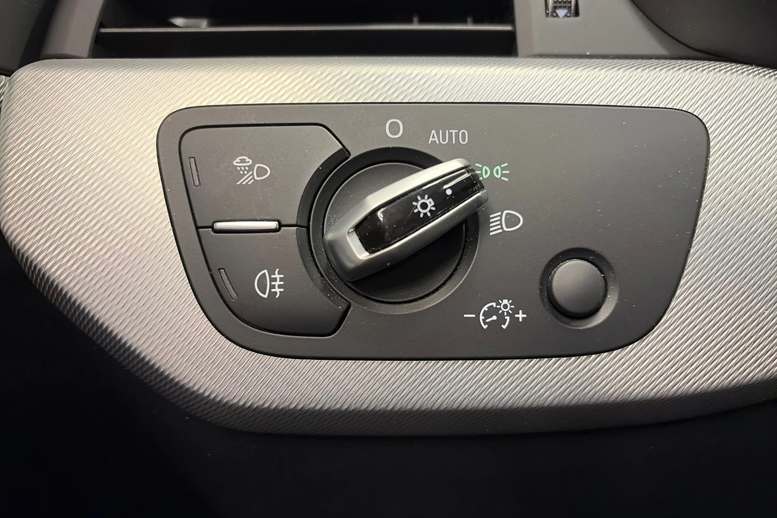 Harmaa Audi A4 2016 kuva 24.