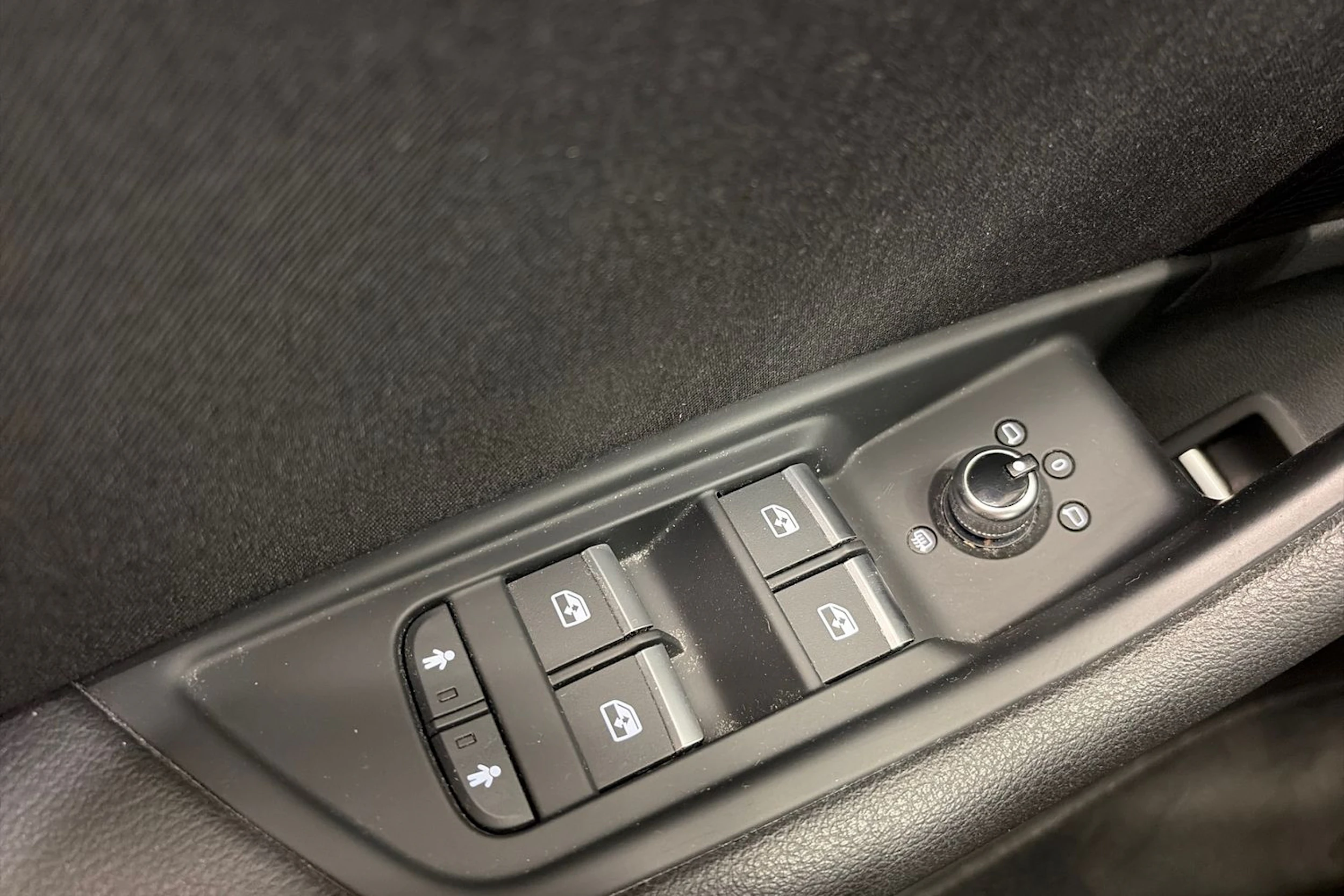 Harmaa Audi A4 2016 kuva 25.