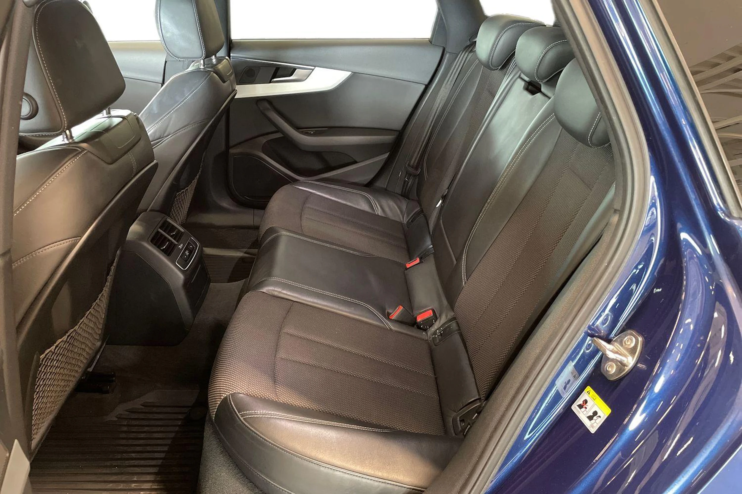 met. sininen Audi A4 2016 kuva 8.