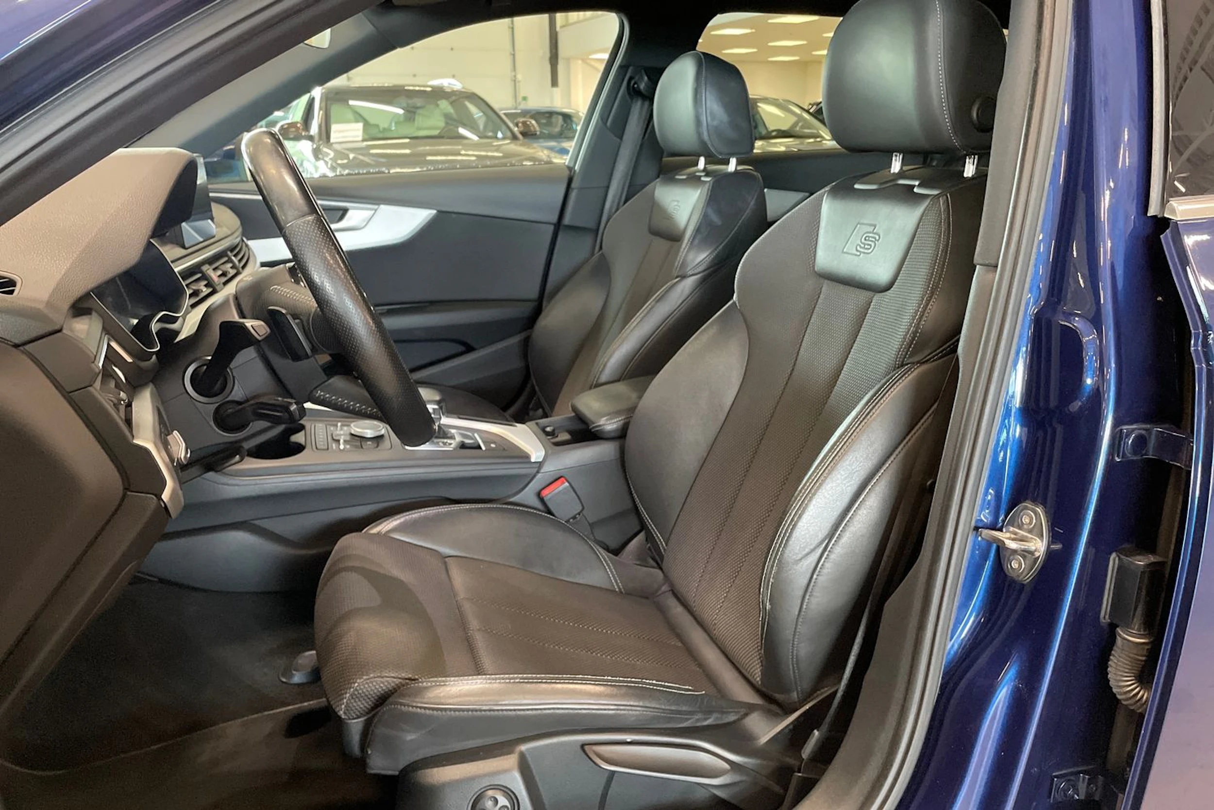 met. sininen Audi A4 2016 kuva 11.