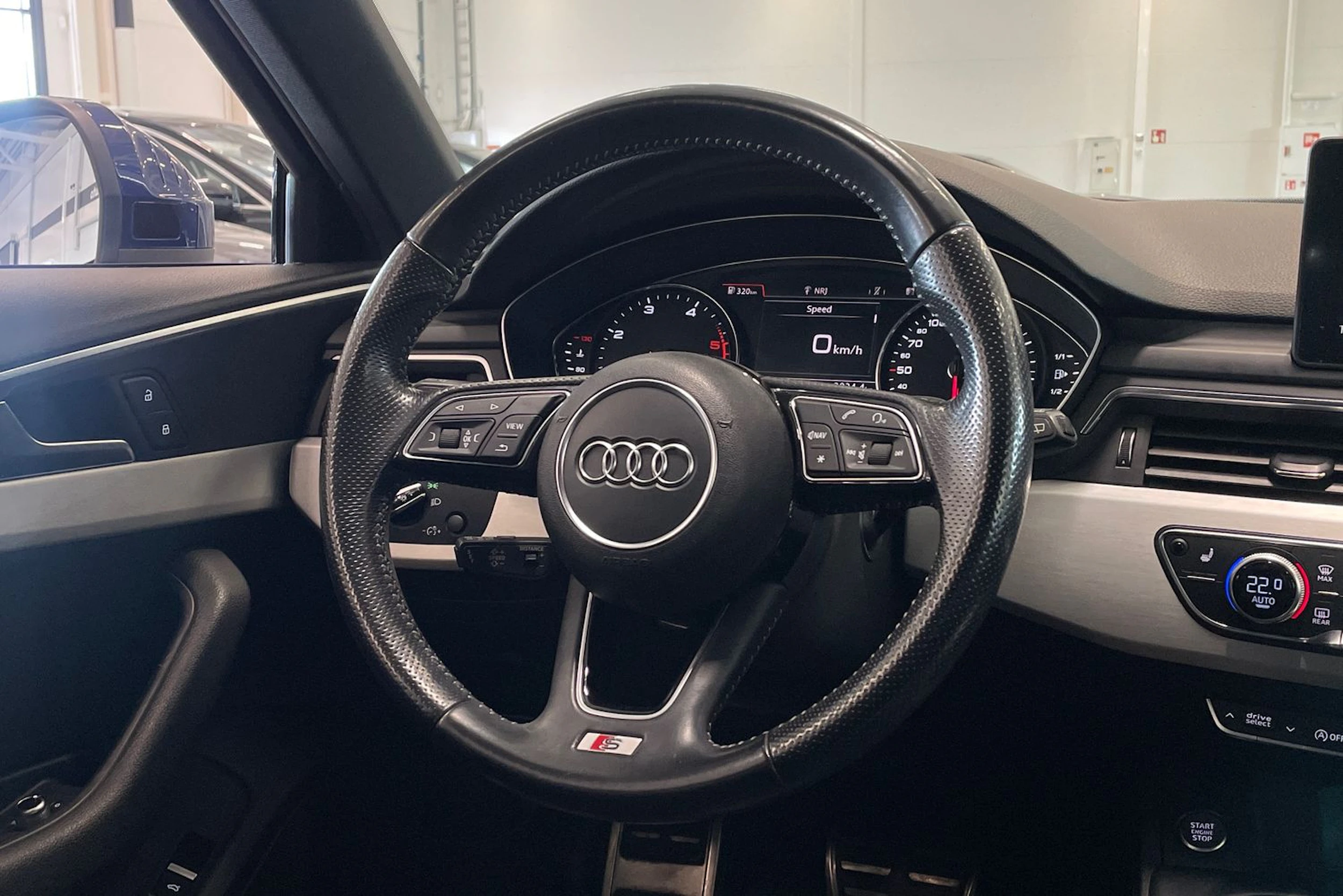 met. sininen Audi A4 2016 kuva 12.