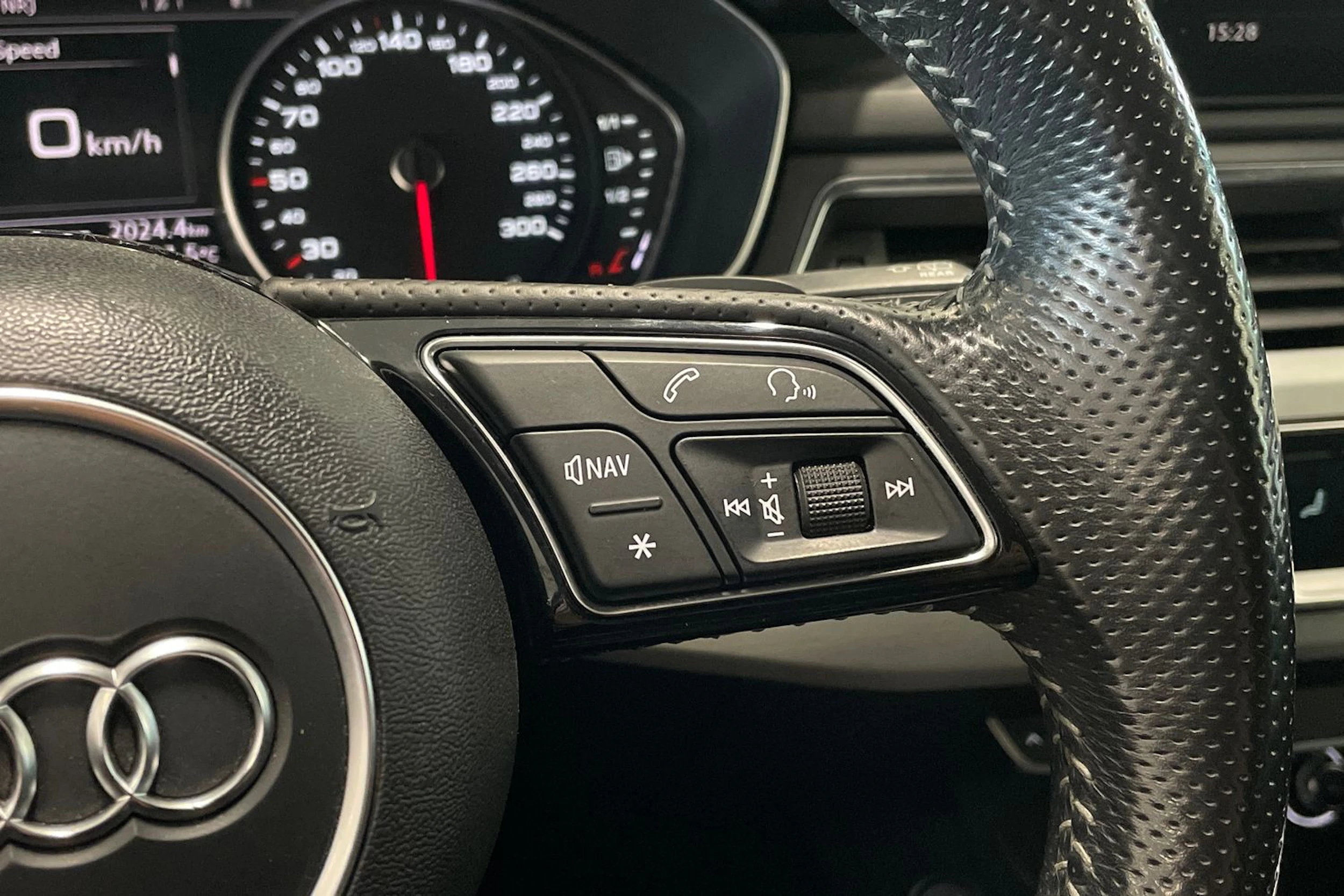 met. sininen Audi A4 2016 kuva 14.