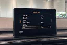 met. sininen Audi A4 2016 kuva 17.