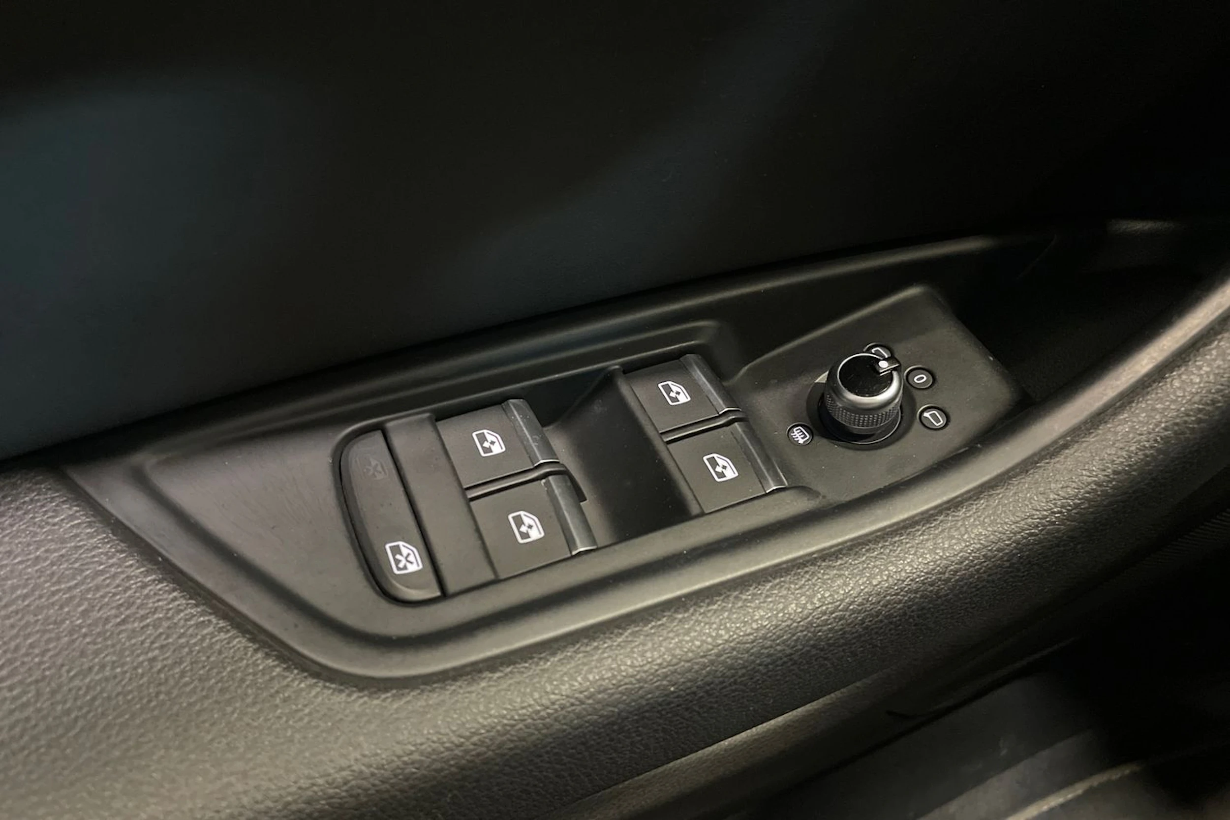 met. sininen Audi A4 2016 kuva 28.