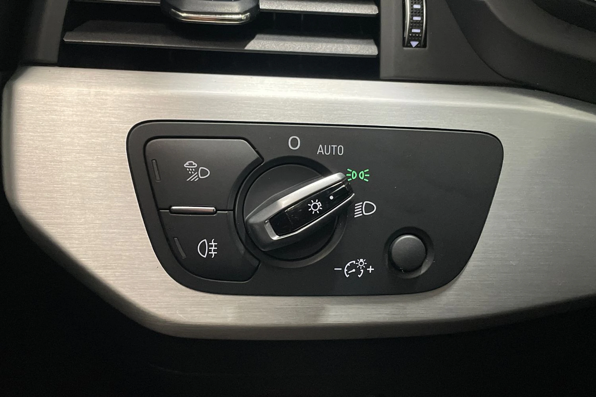 met. sininen Audi A4 2016 kuva 29.