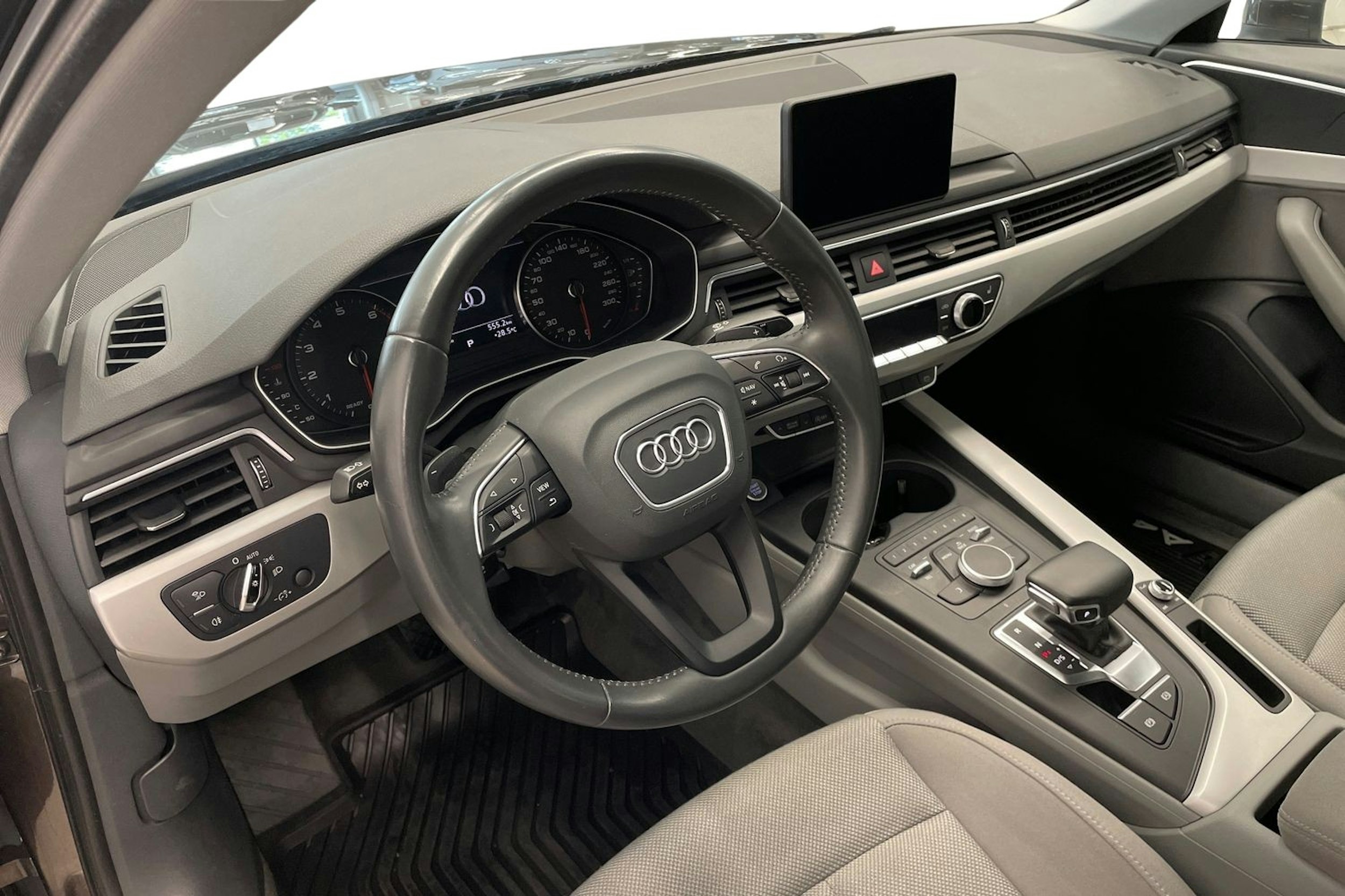 ruskea (beige) Audi A4 2016 kuva 6.