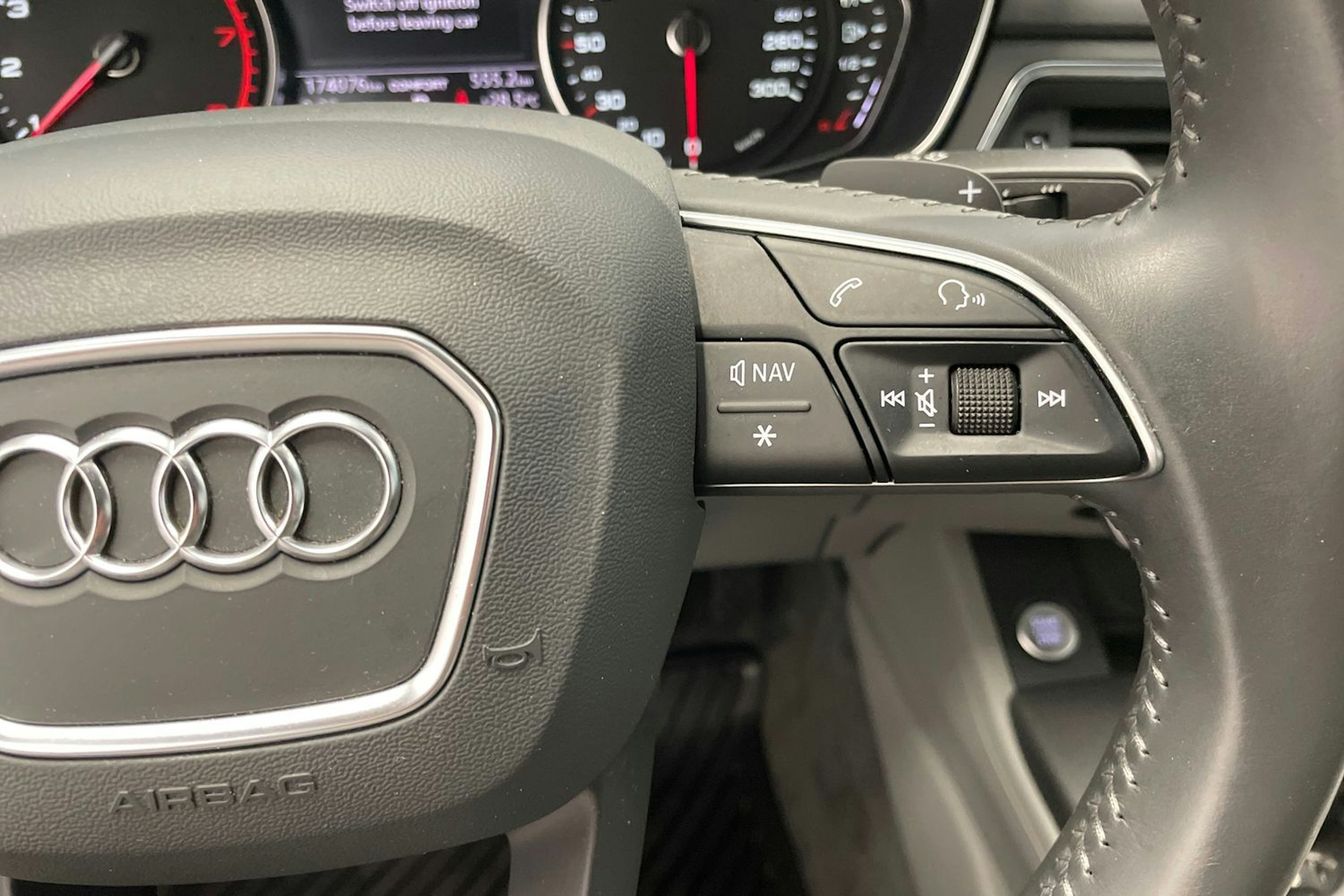 ruskea (beige) Audi A4 2016 kuva 12.