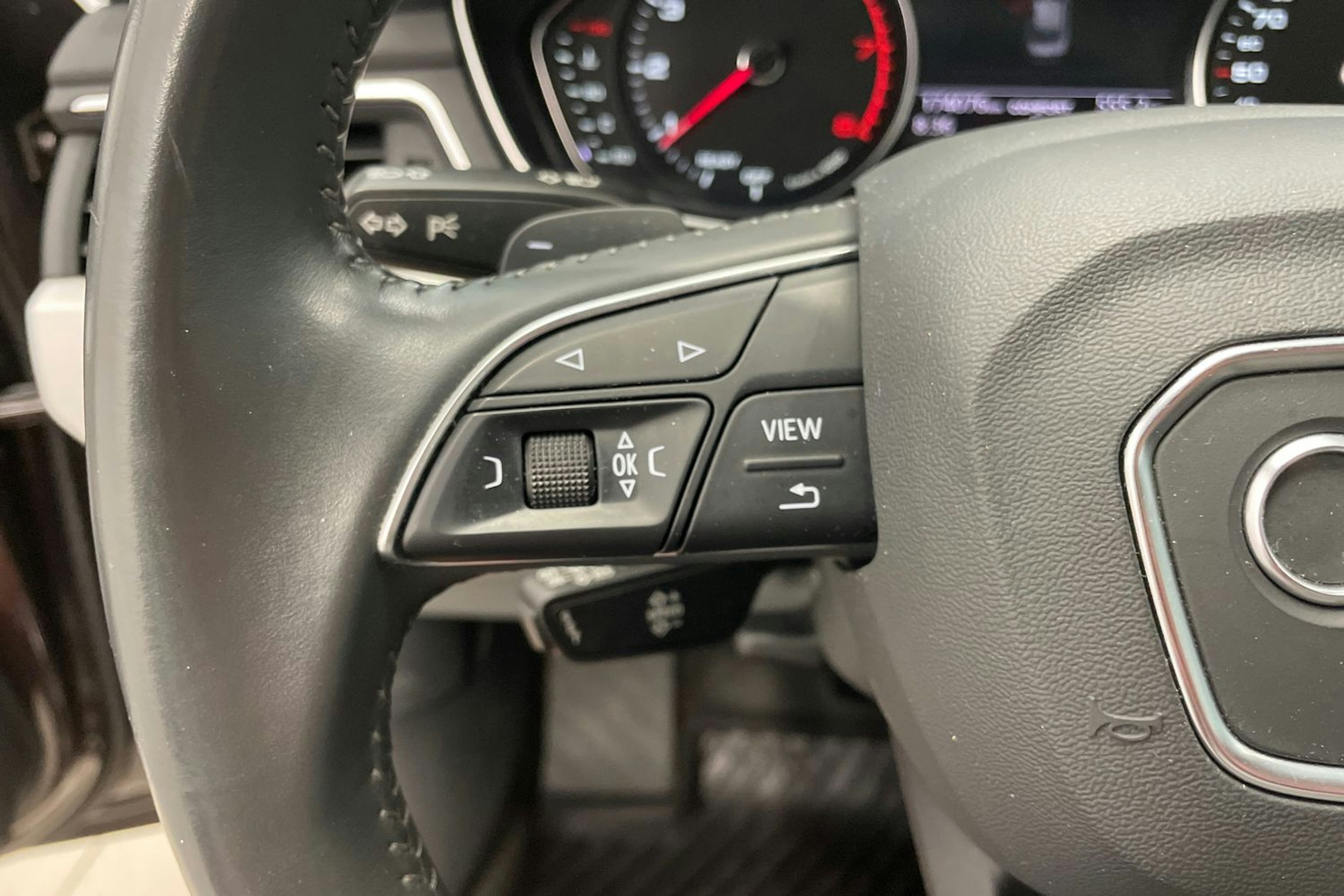 ruskea (beige) Audi A4 2016 kuva 13.