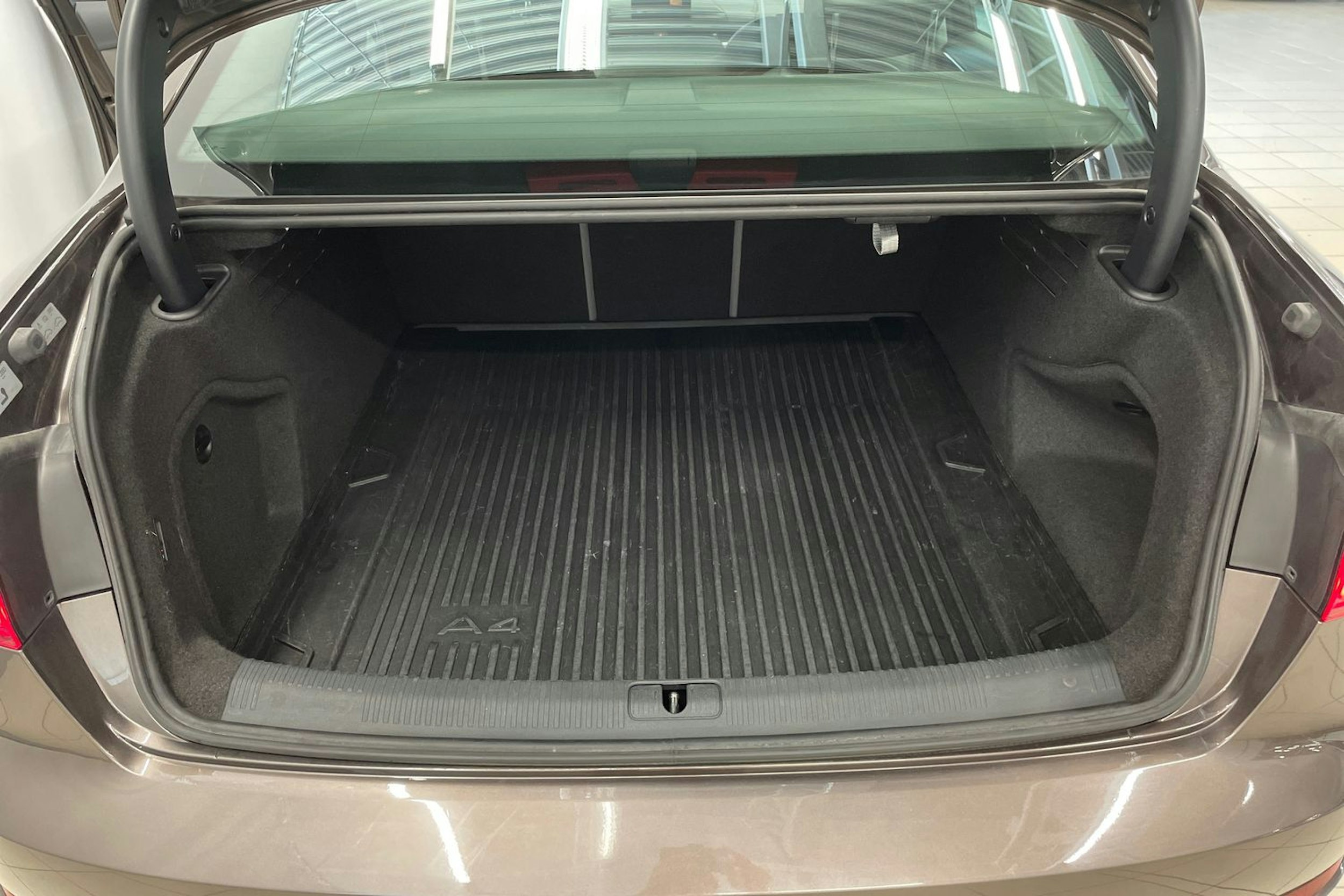 ruskea (beige) Audi A4 2016 kuva 17.