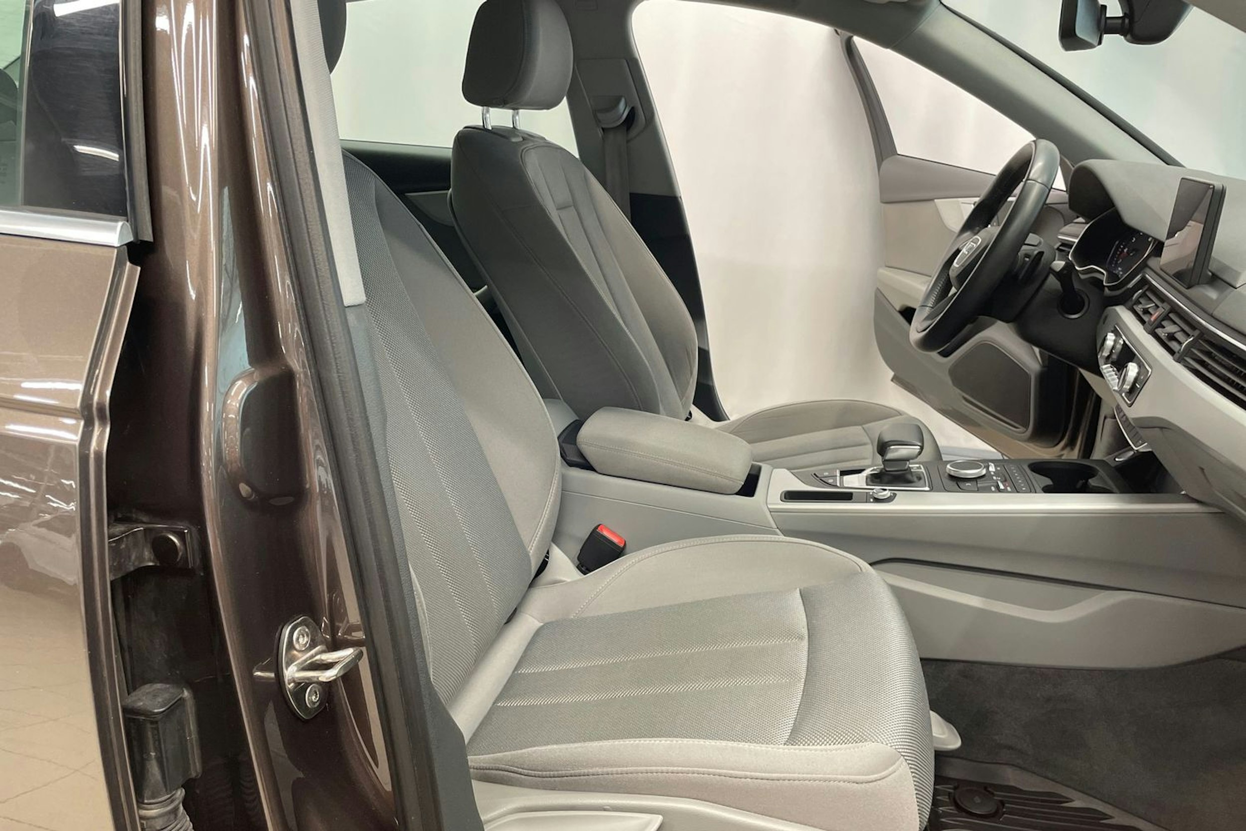 ruskea (beige) Audi A4 2016 kuva 19.