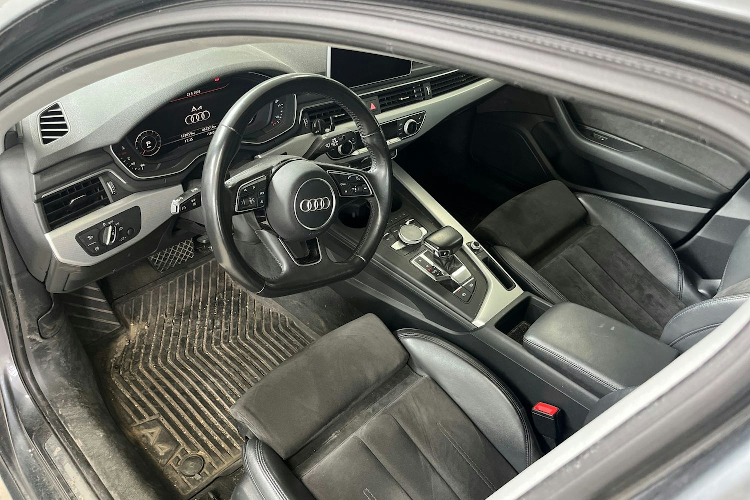 harmaa Audi A4 2016 kuva 3.