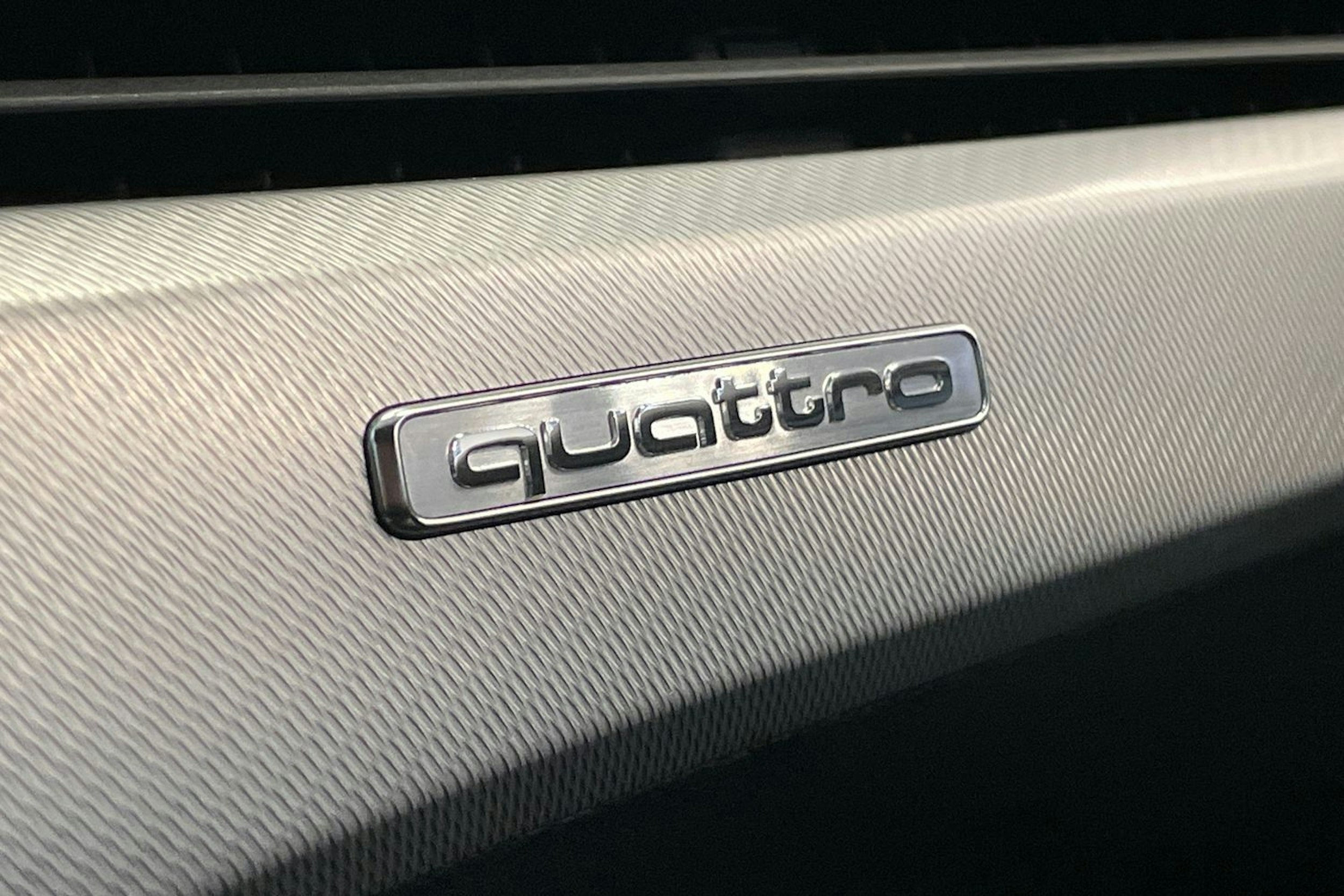 Valkoinen Audi A4 2016 kuva 21.