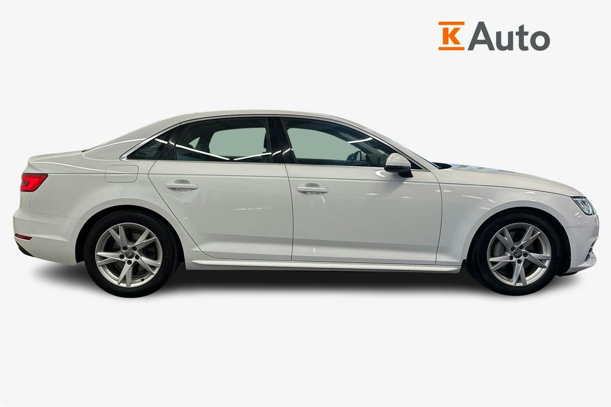 valkoinen Audi A4 2017 kuva 6.