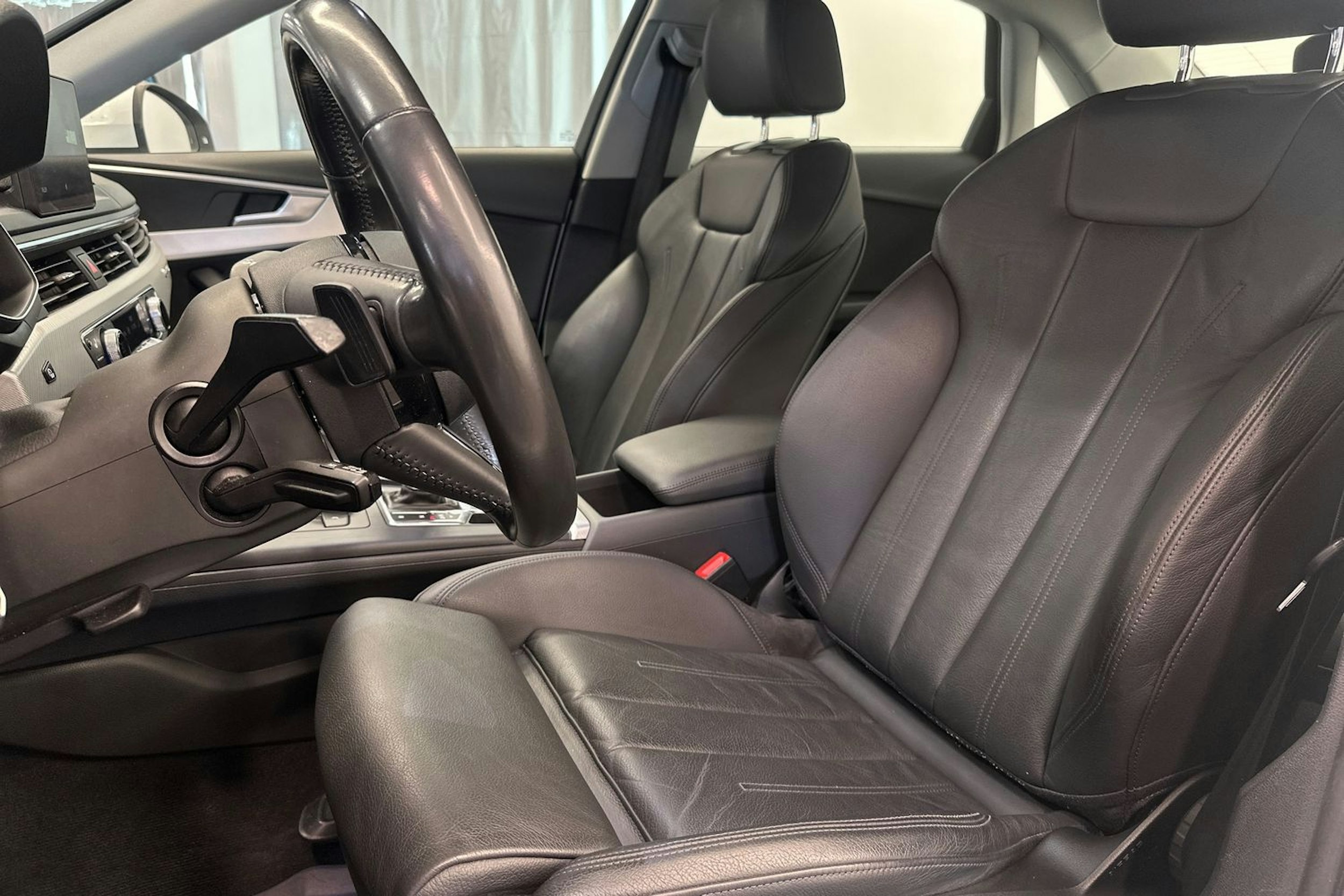 valkoinen Audi A4 2017 kuva 14.