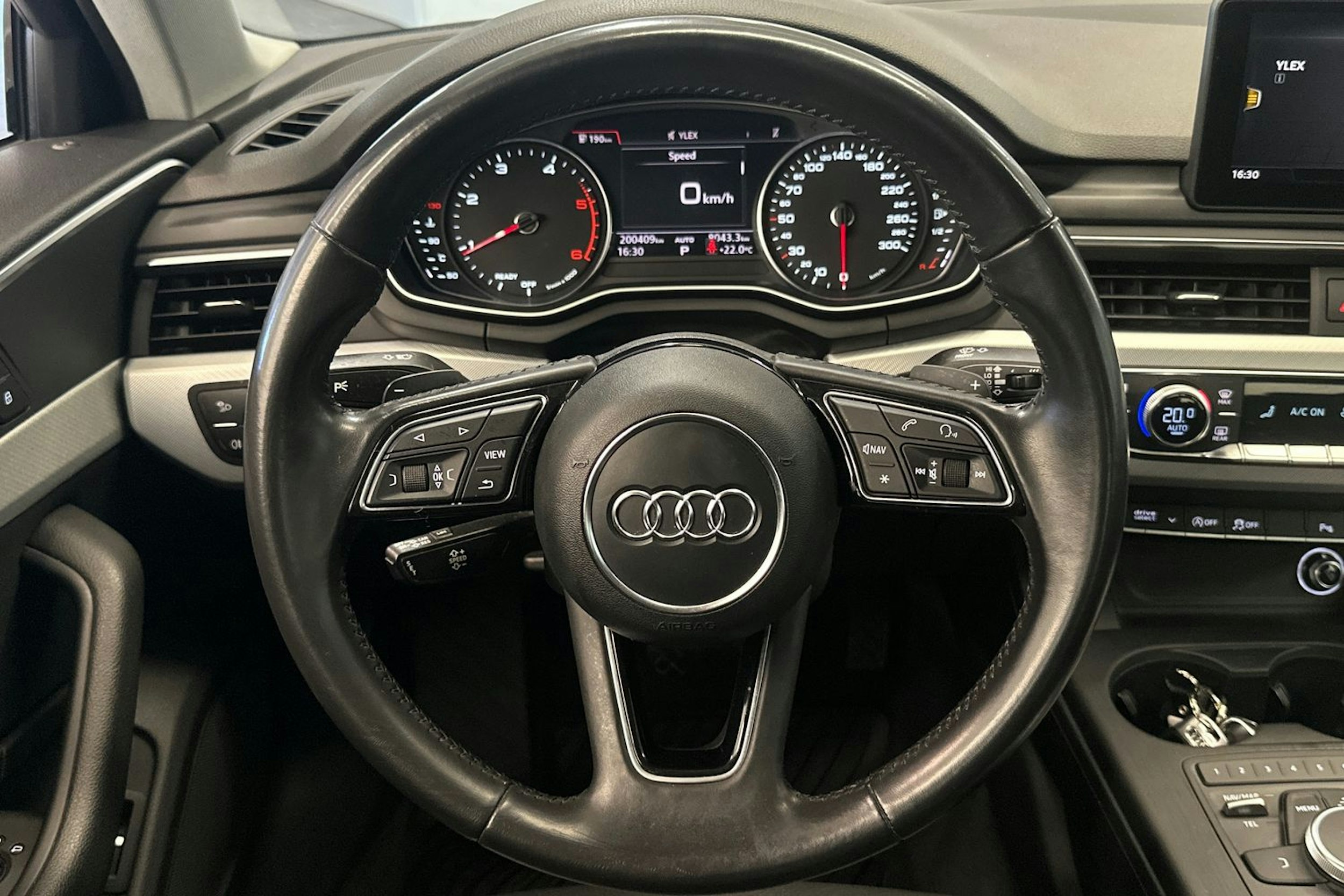valkoinen Audi A4 2017 kuva 16.