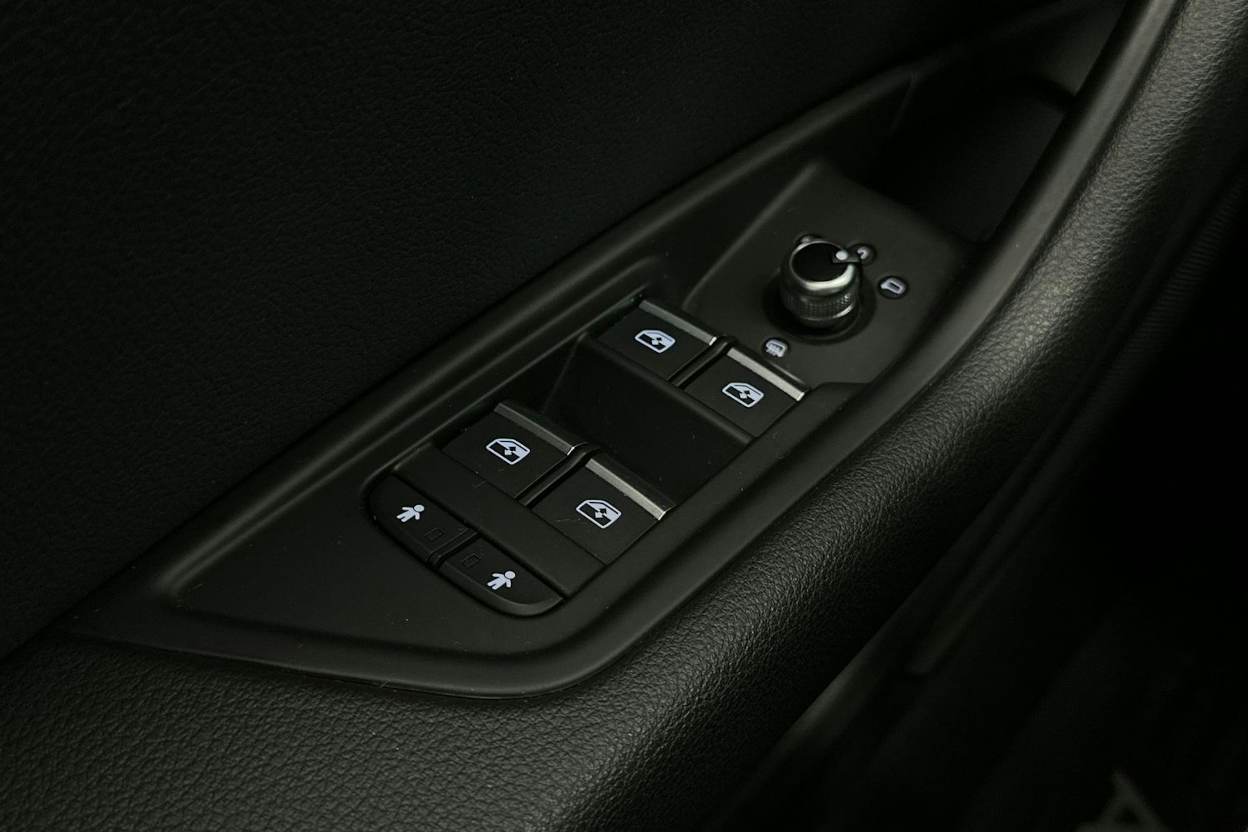valkoinen Audi A4 2017 kuva 18.