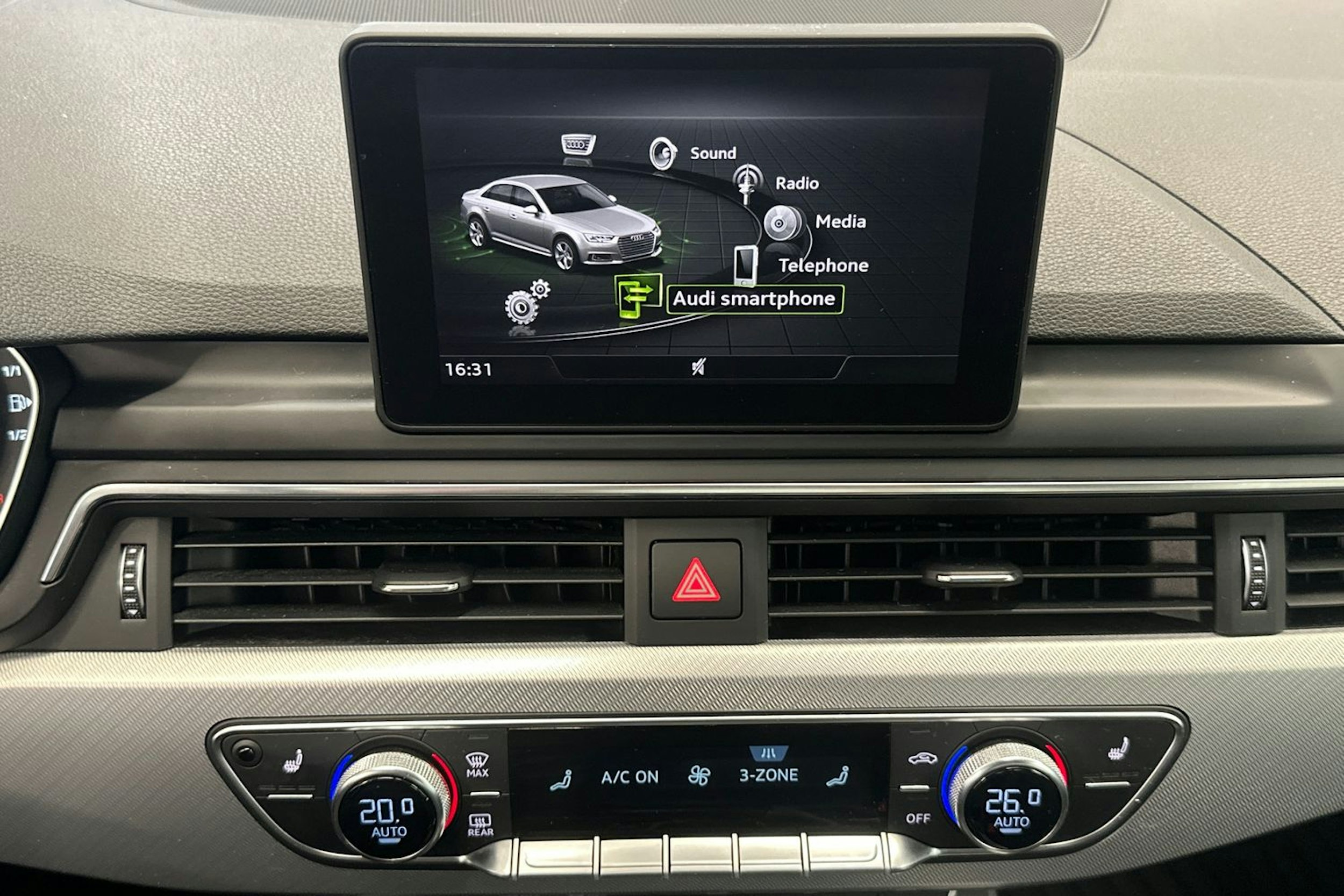 valkoinen Audi A4 2017 kuva 20.