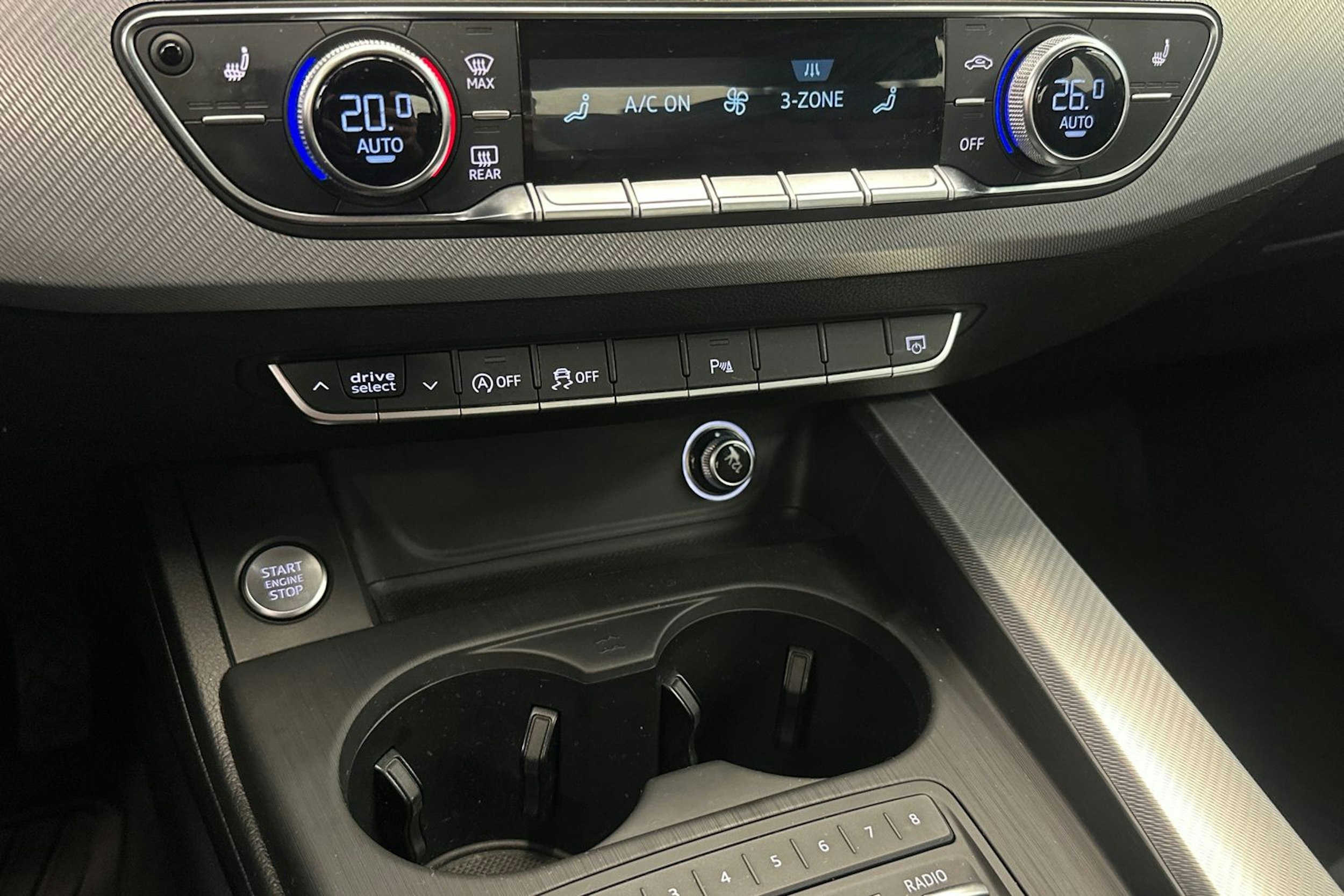 valkoinen Audi A4 2017 kuva 23.