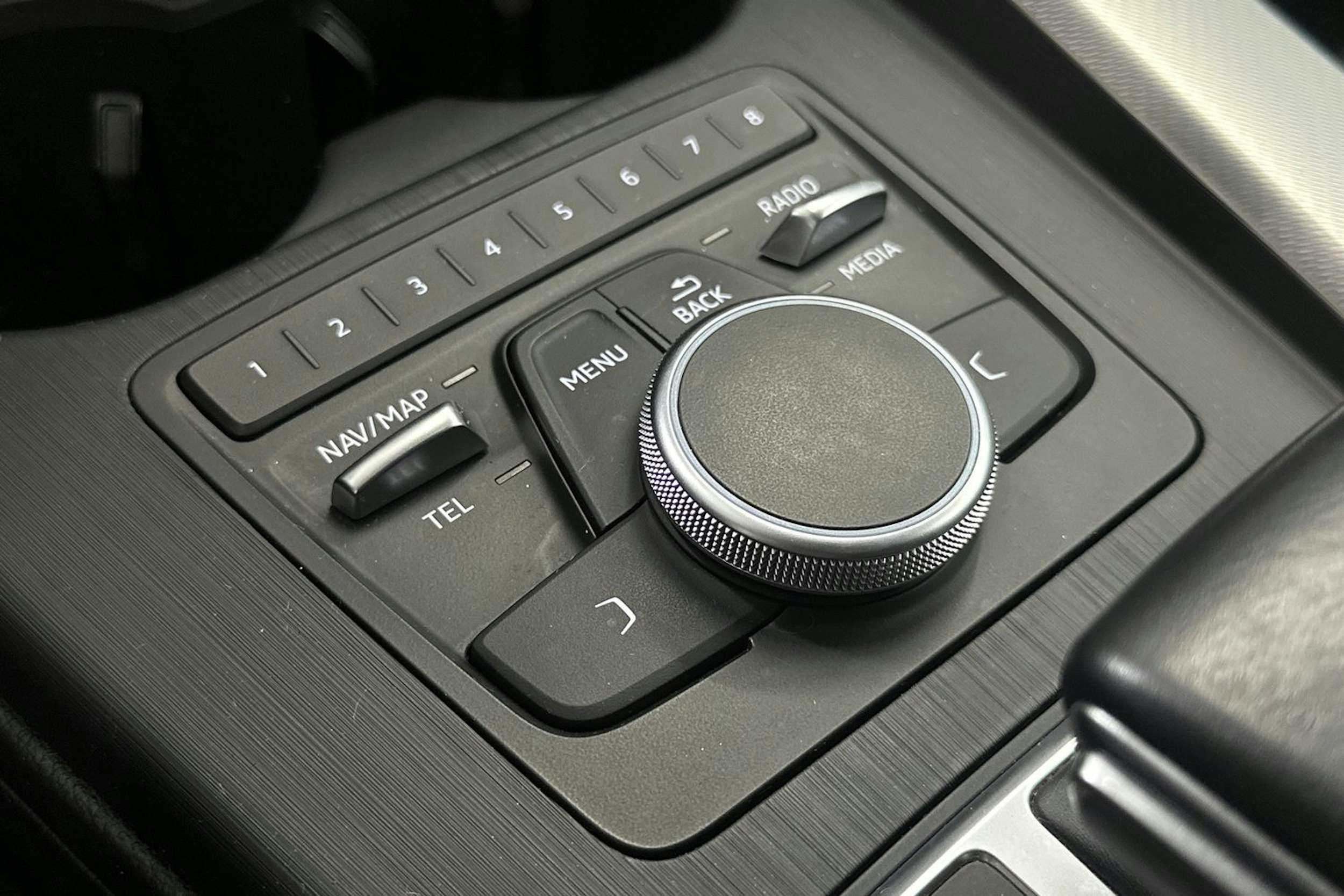 valkoinen Audi A4 2017 kuva 24.
