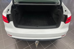 valkoinen Audi A4 2017 kuva 26.