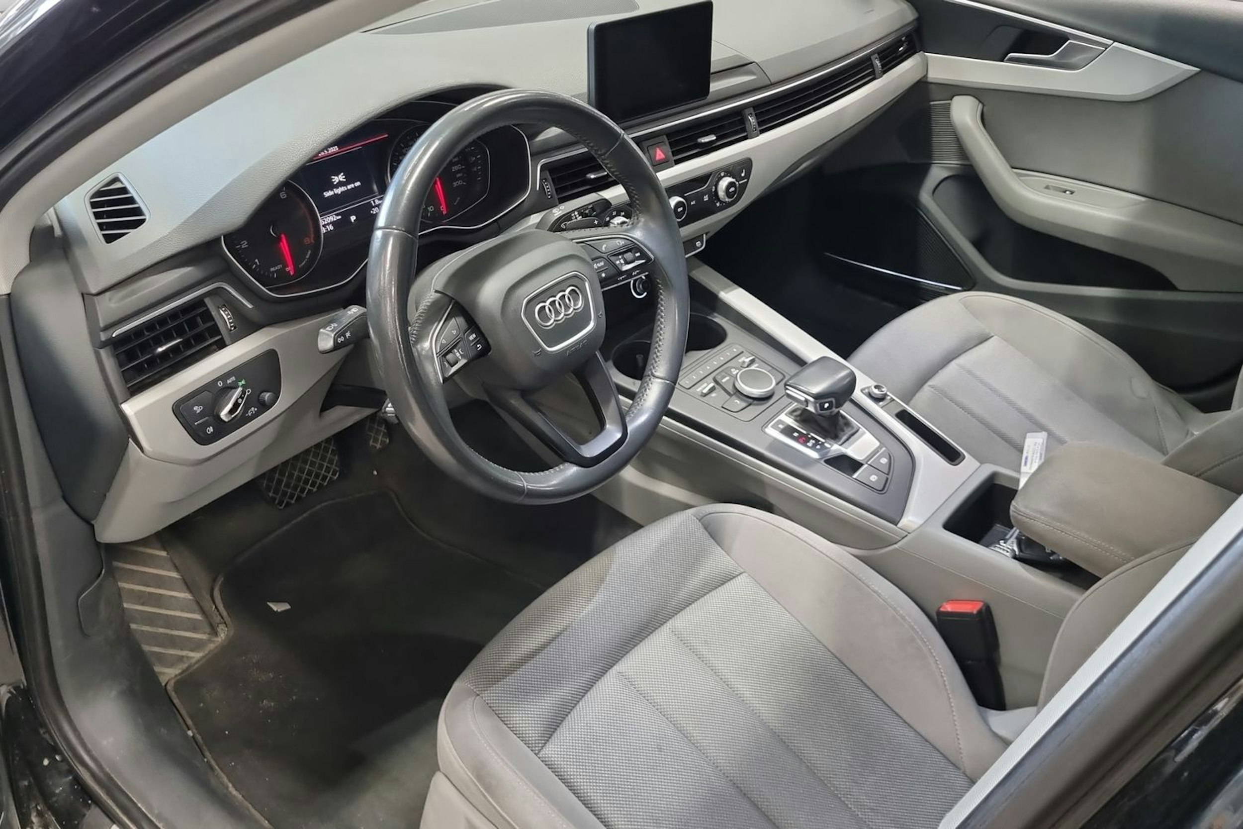 musta Audi A4 2016 kuva 3.