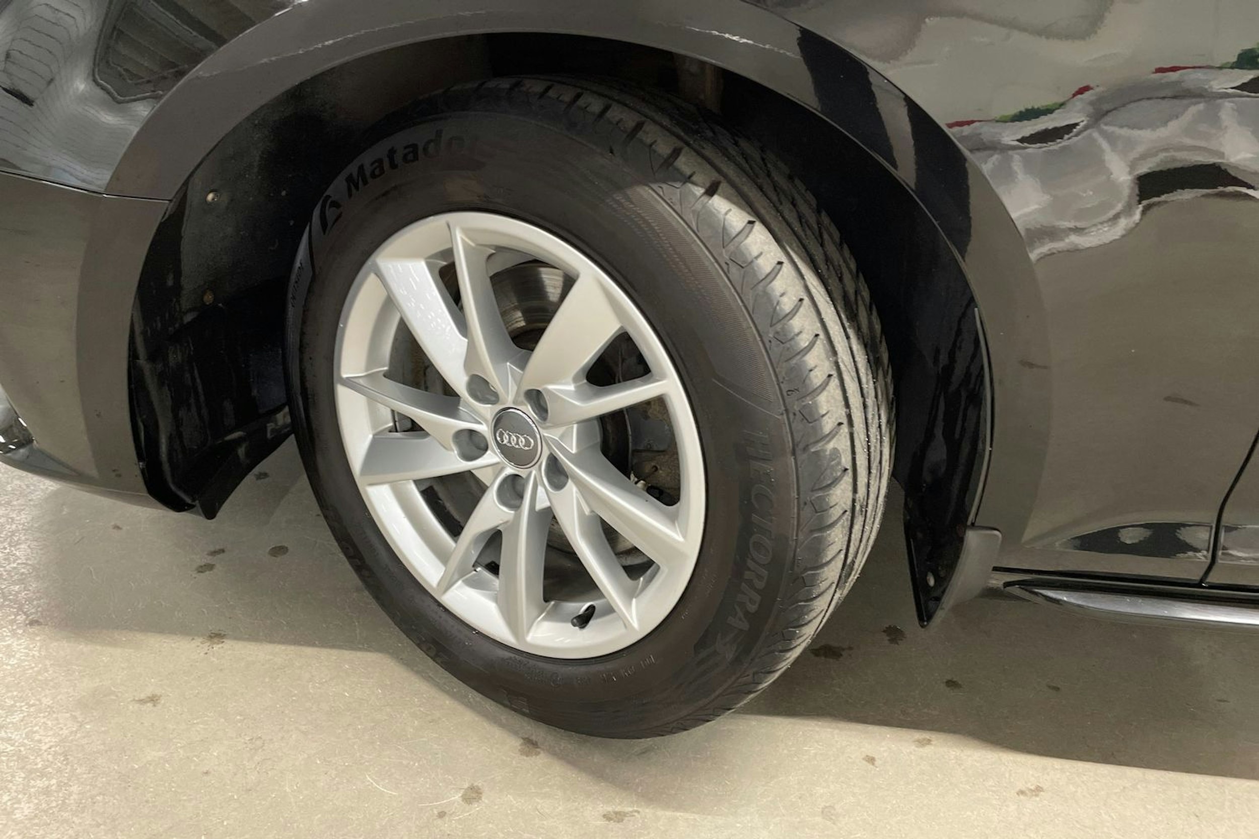 musta Audi A4 2017 kuva 13.