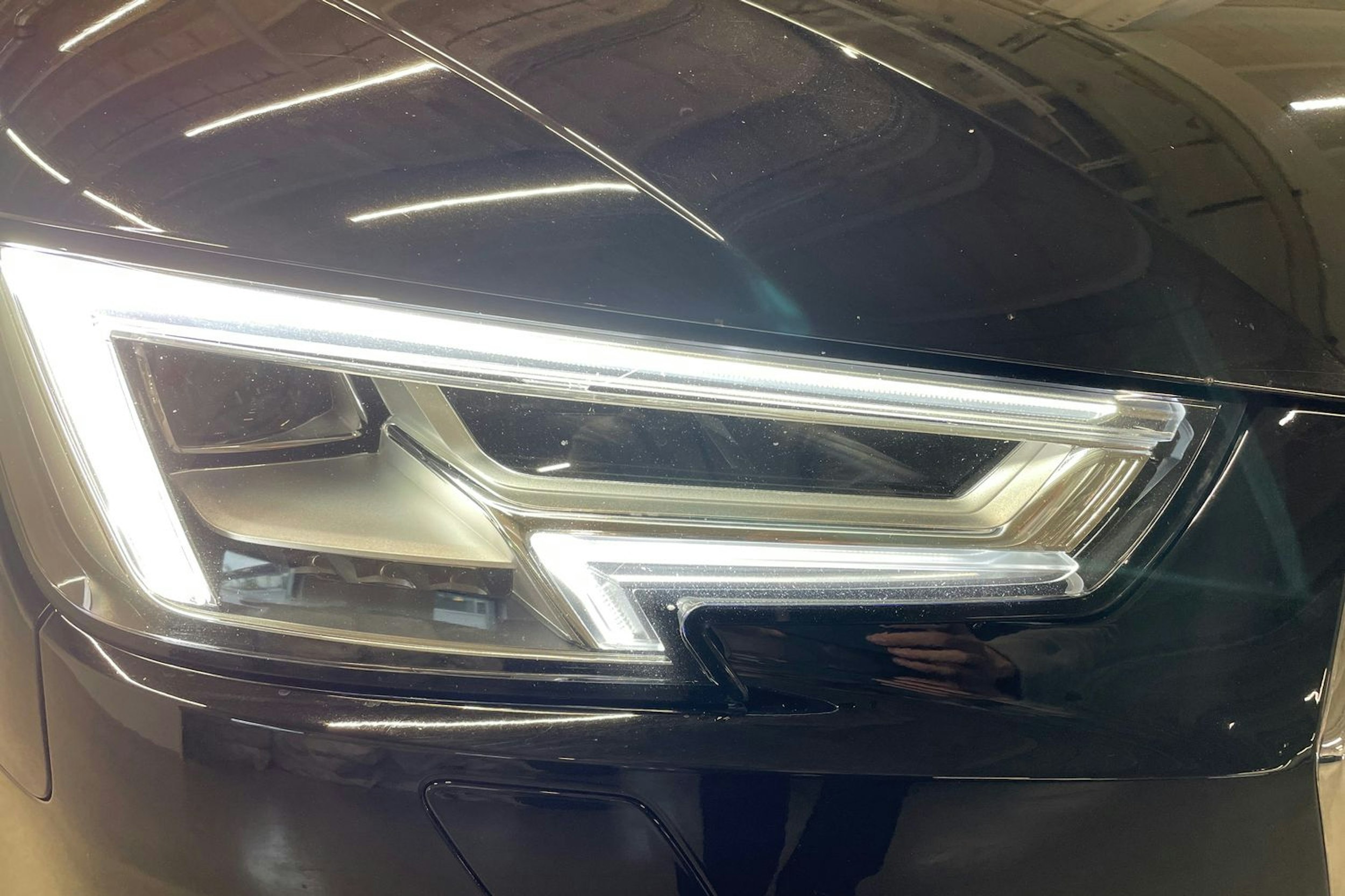 musta Audi A4 2017 kuva 14.