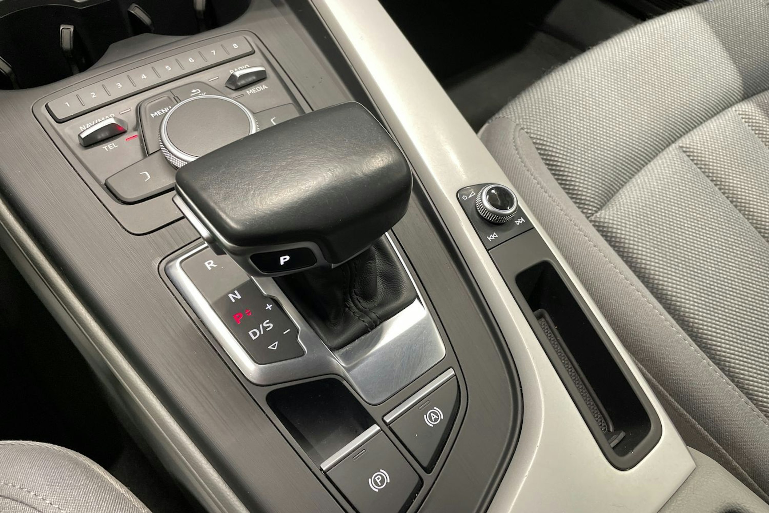 musta Audi A4 2017 kuva 19.