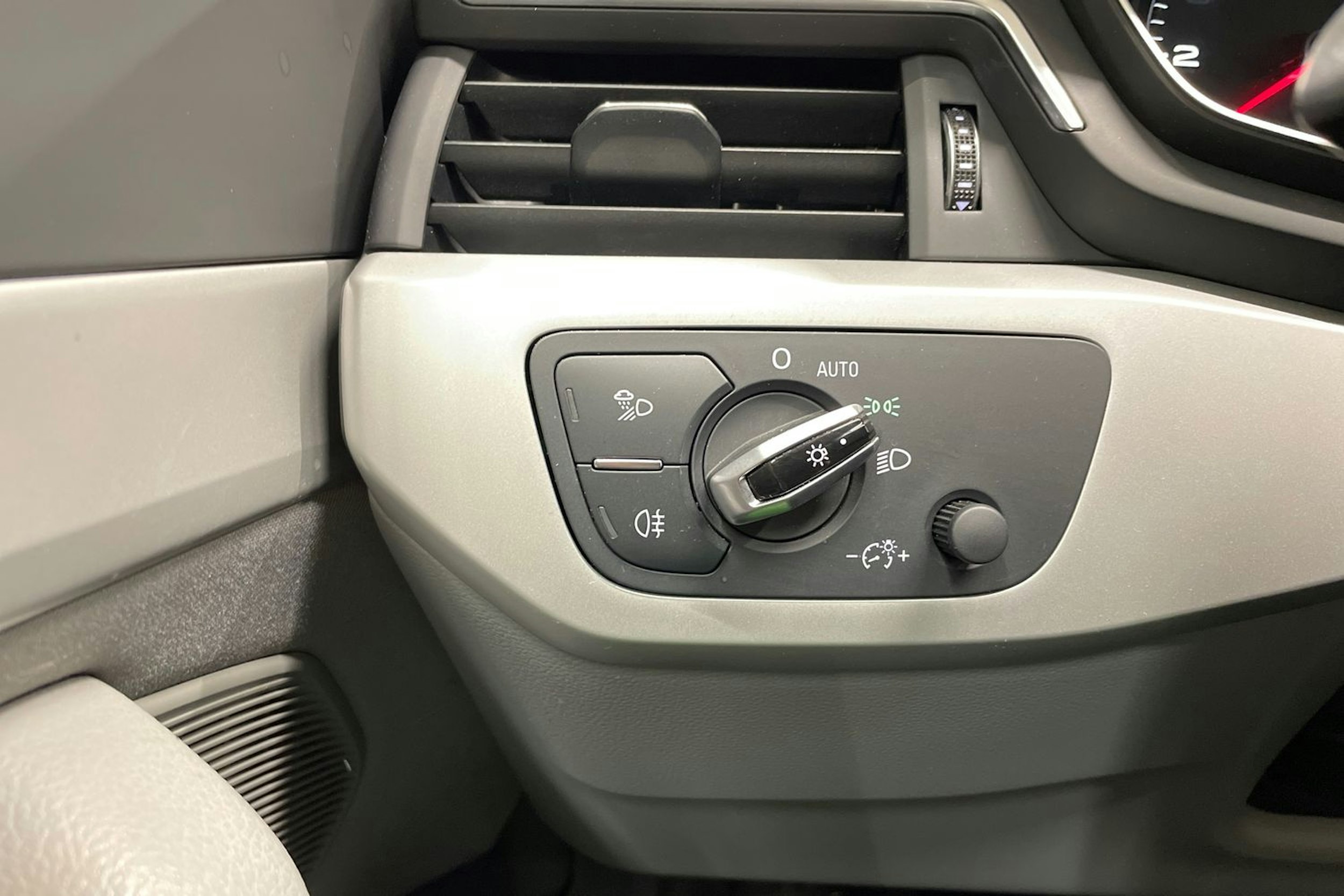 musta Audi A4 2017 kuva 20.