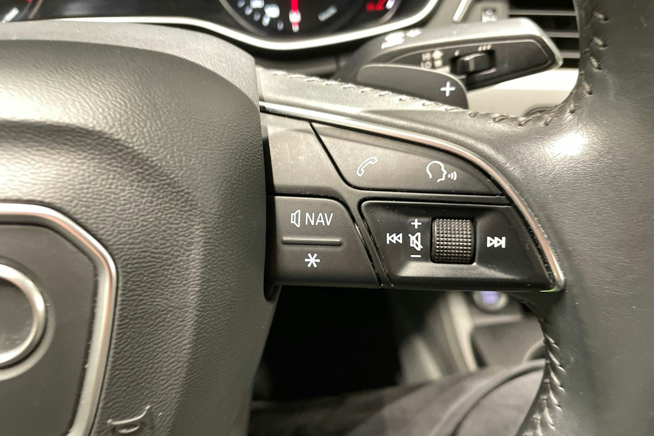 musta Audi A4 2017 kuva 23.