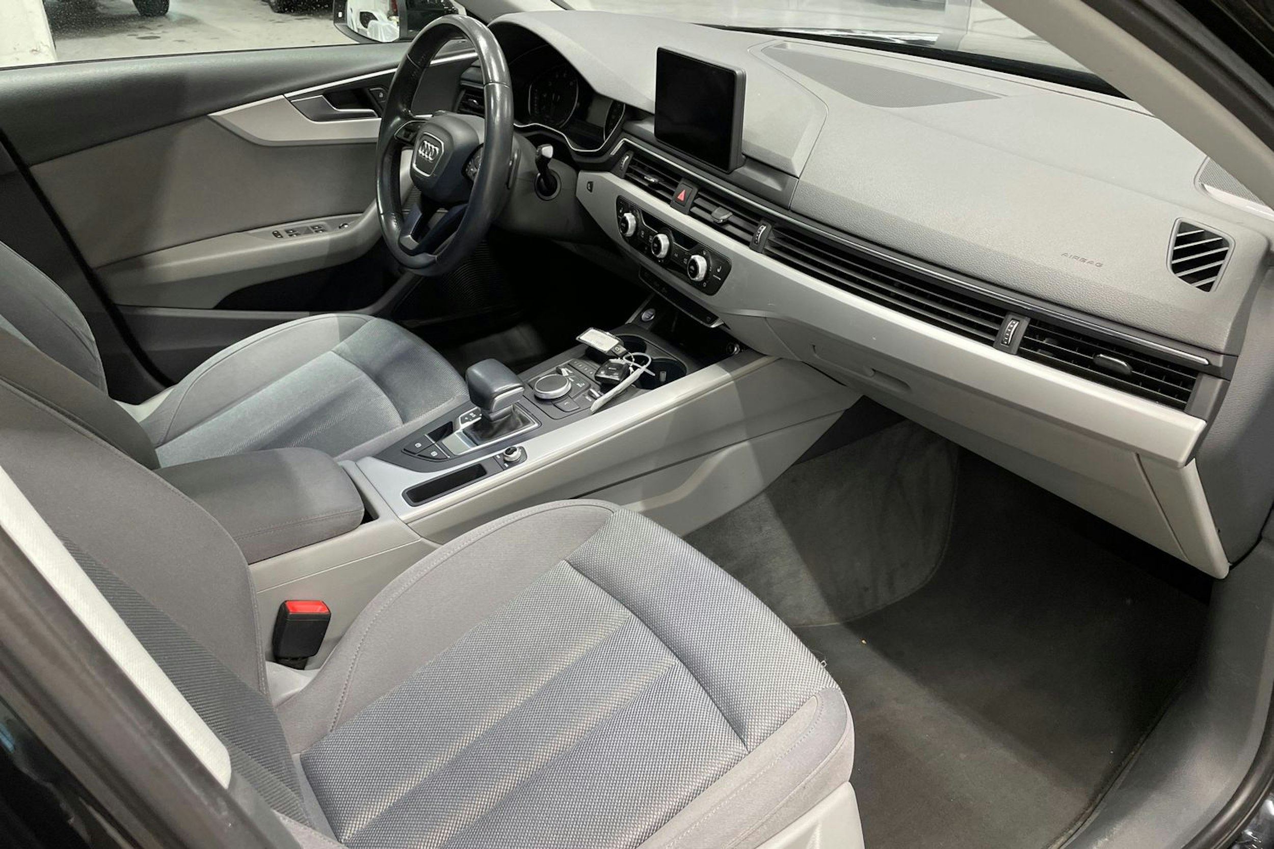 musta Audi A4 2017 kuva 27.