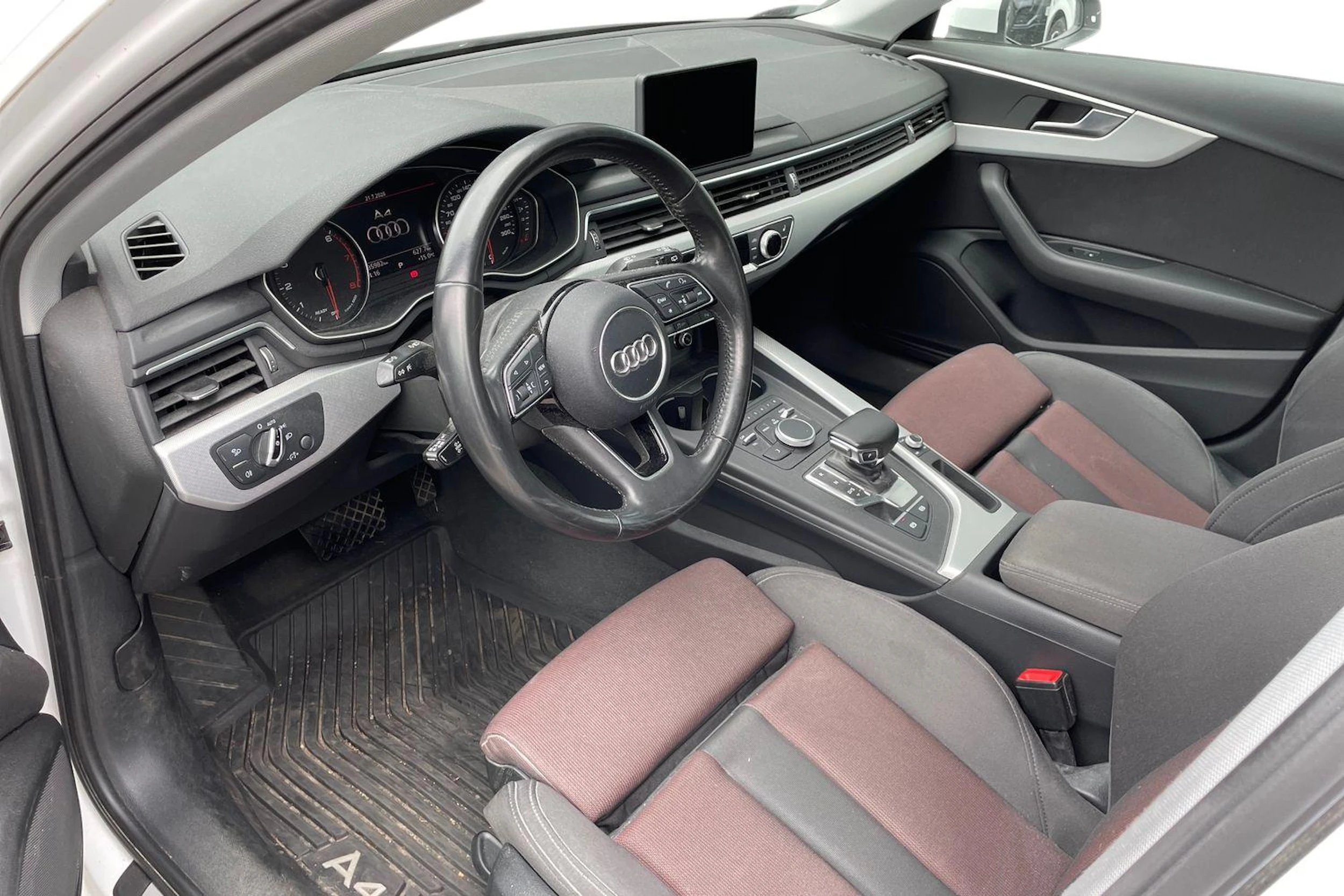 valkoinen Audi A4 2017 kuva 3.
