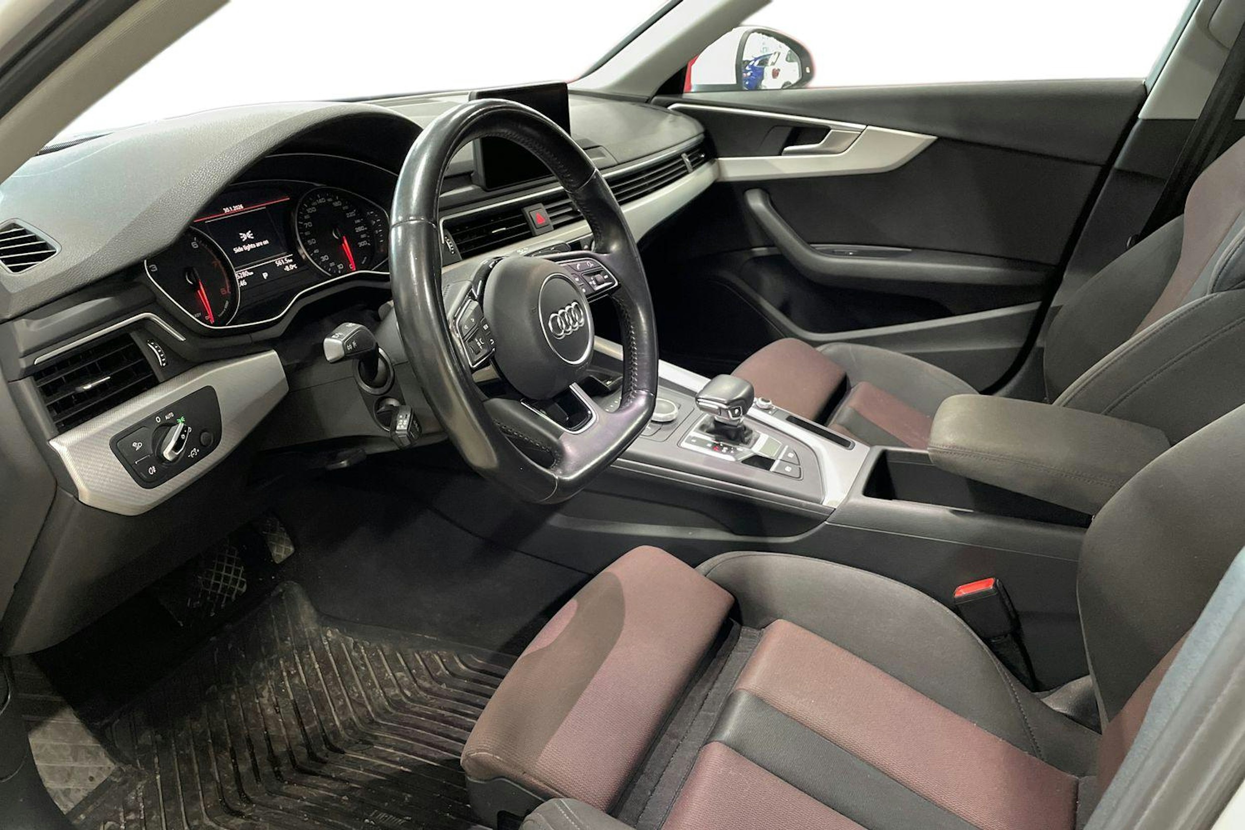 Valkoinen Audi A4 2016 kuva 3.