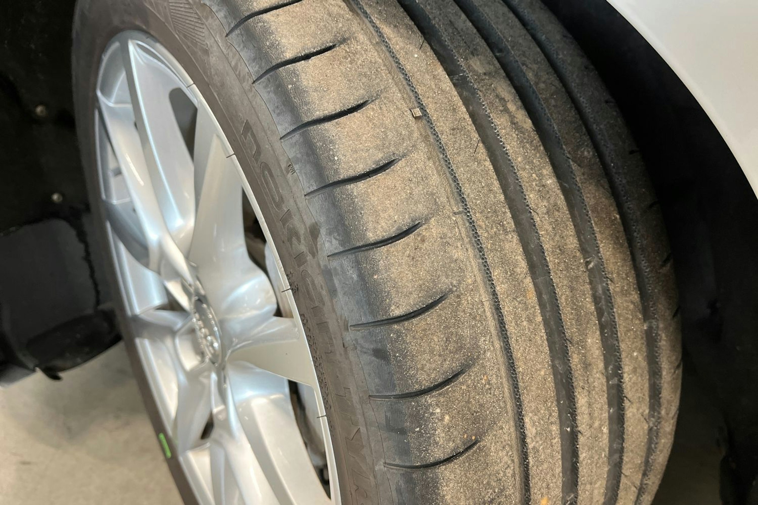 valkoinen Audi A4 2016 kuva 13.