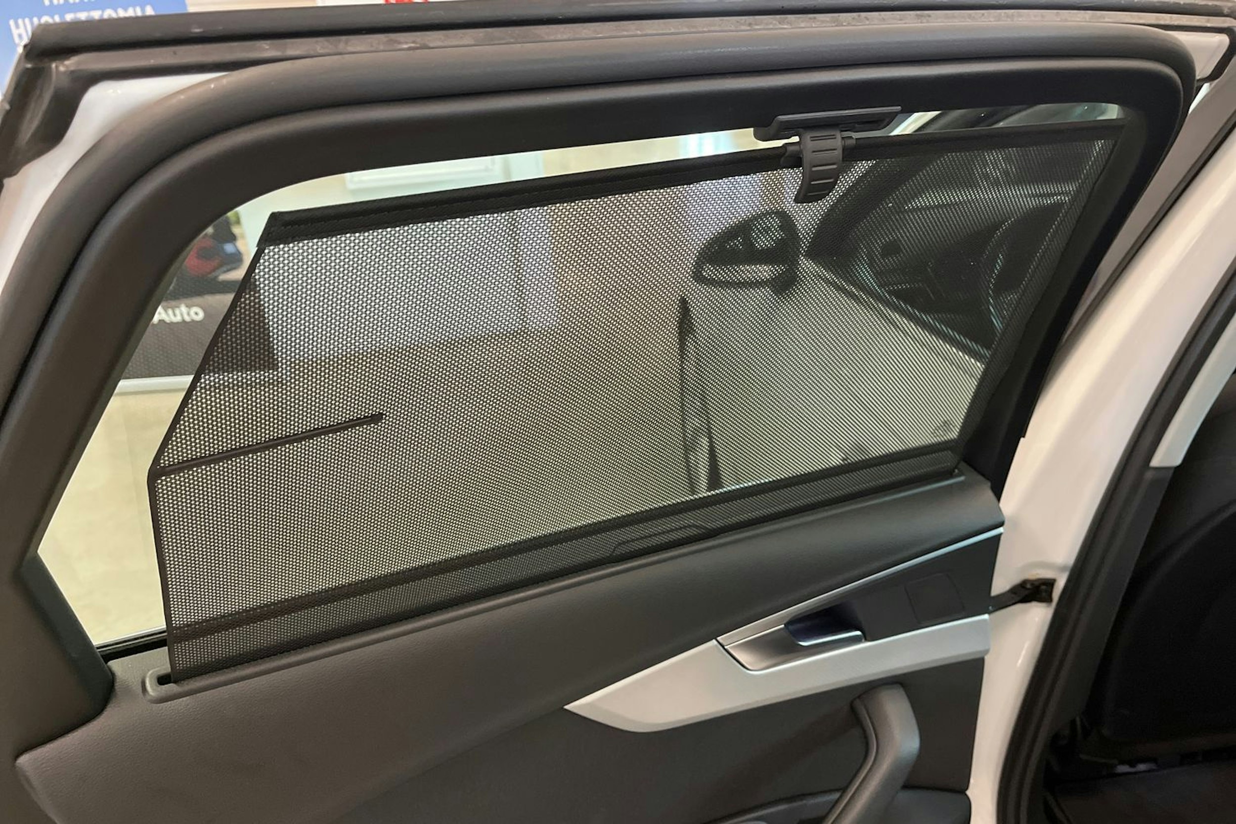 valkoinen Audi A4 2016 kuva 18.