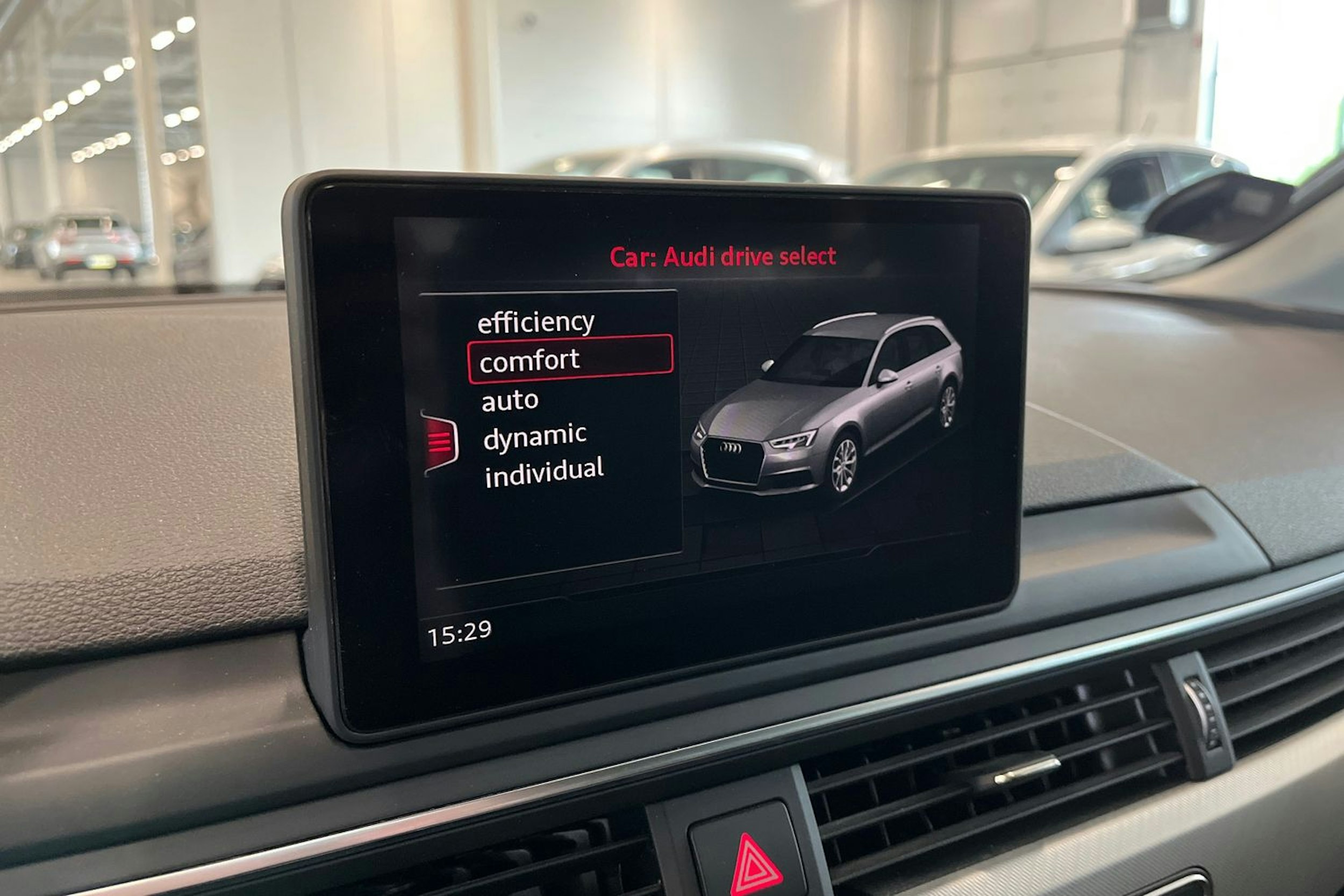 valkoinen Audi A4 2016 kuva 21.