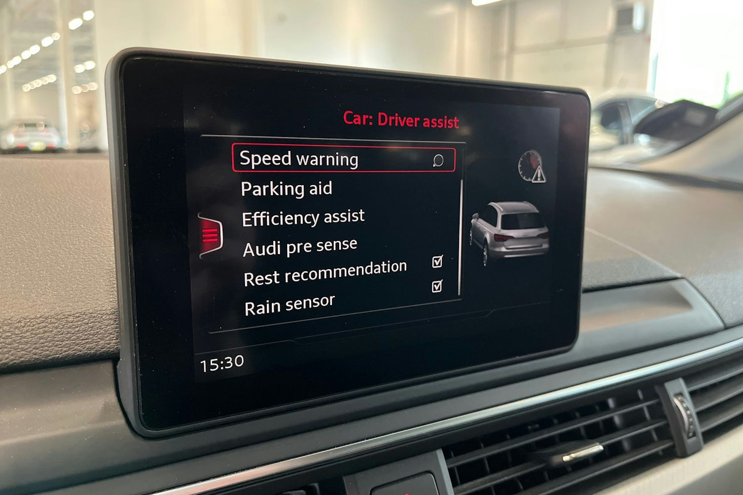 valkoinen Audi A4 2016 kuva 25.