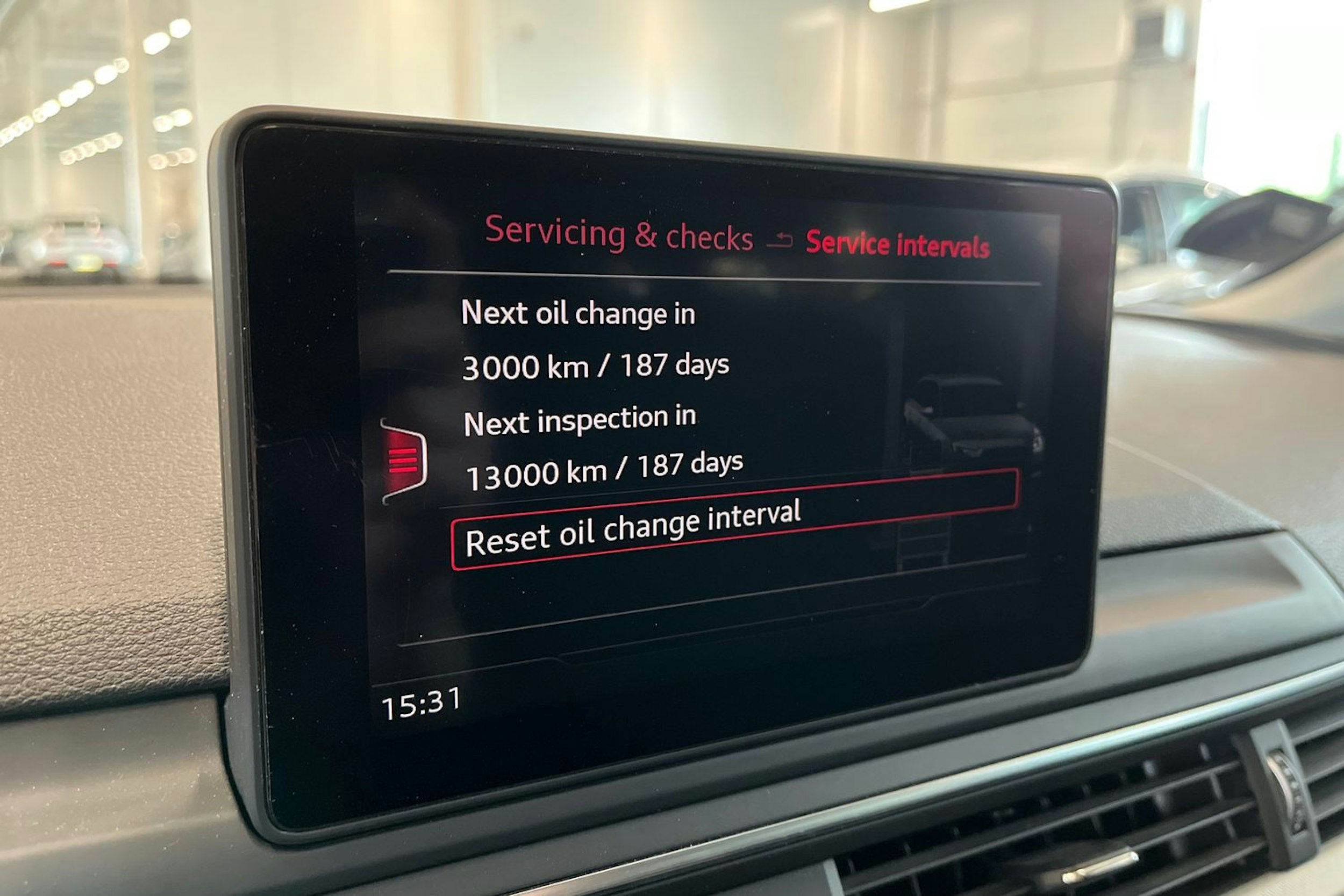 valkoinen Audi A4 2016 kuva 26.