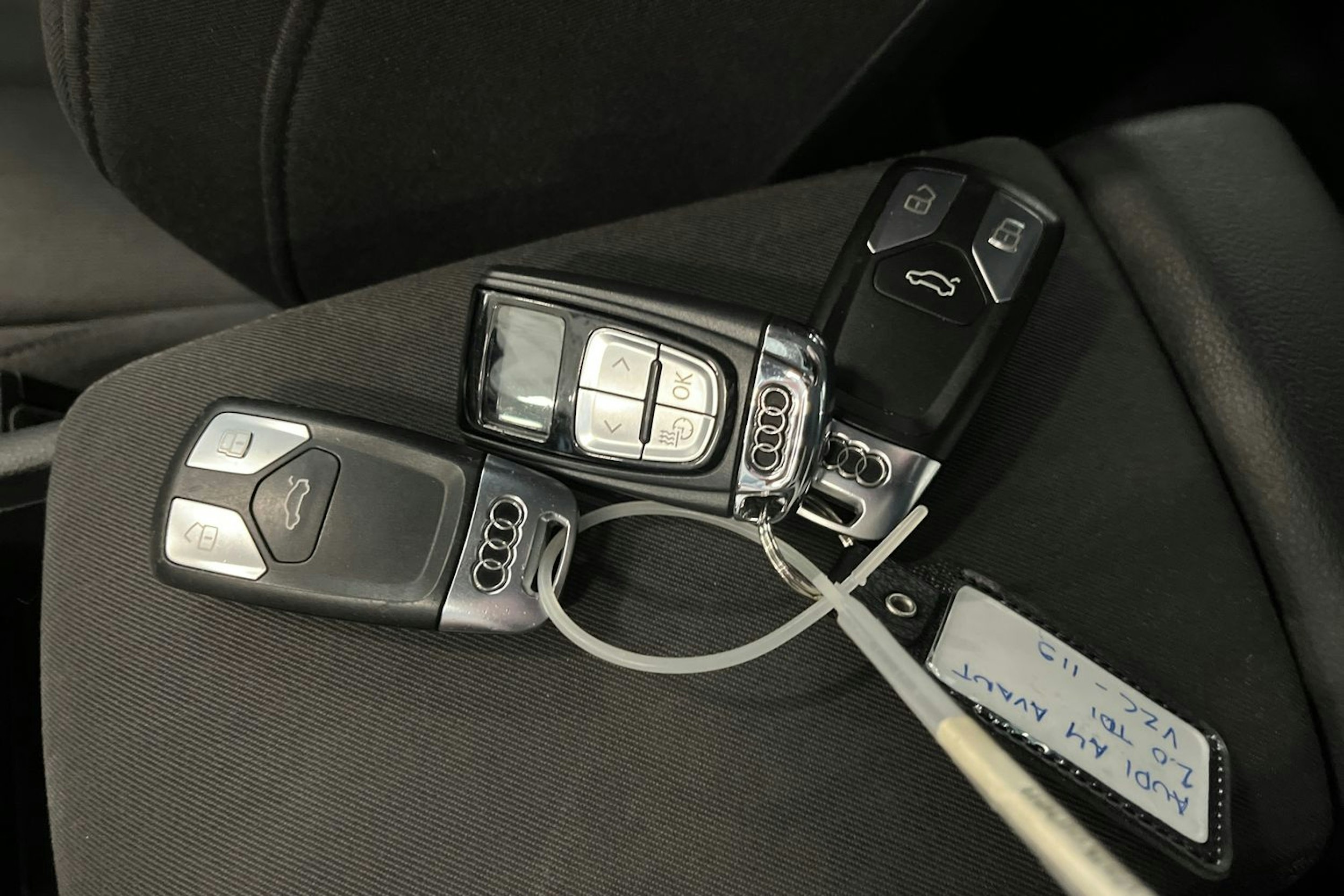 valkoinen Audi A4 2016 kuva 30.