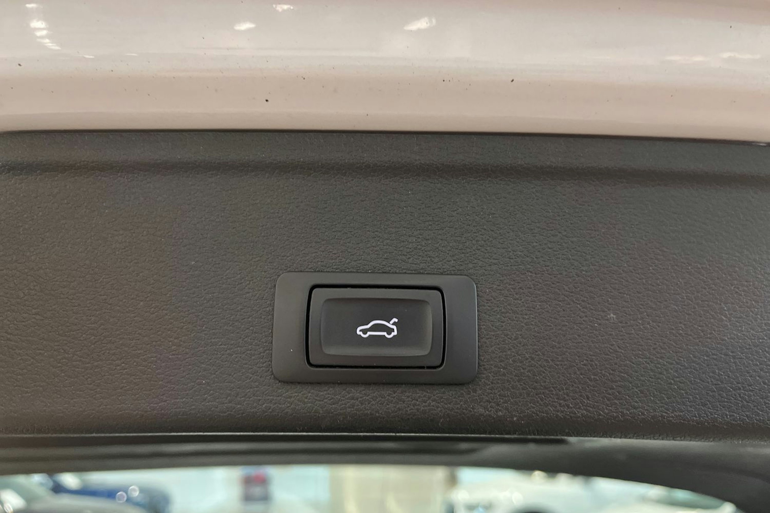 valkoinen Audi A4 2016 kuva 33.