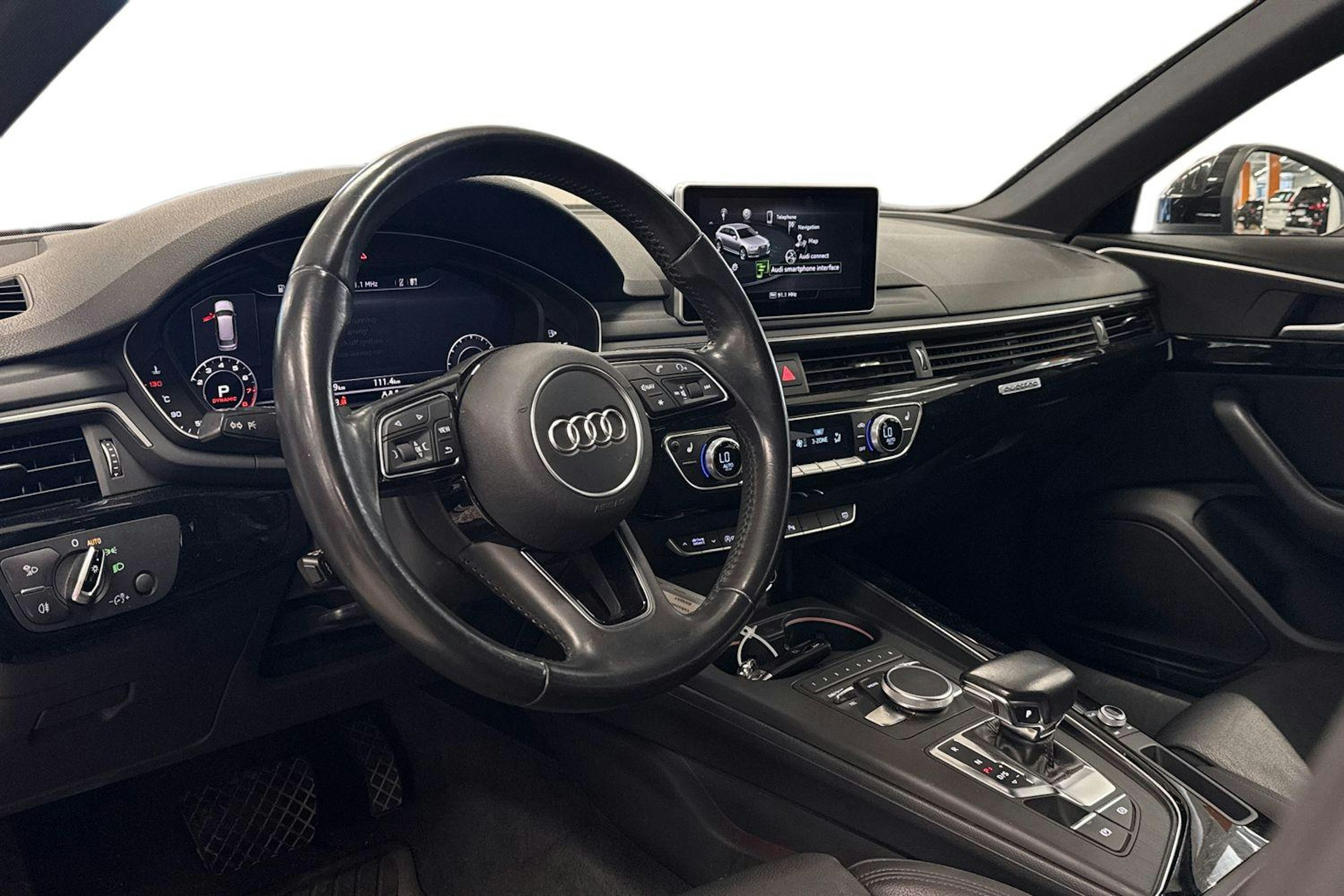 valkoinen Audi A4 2016 kuva 3.